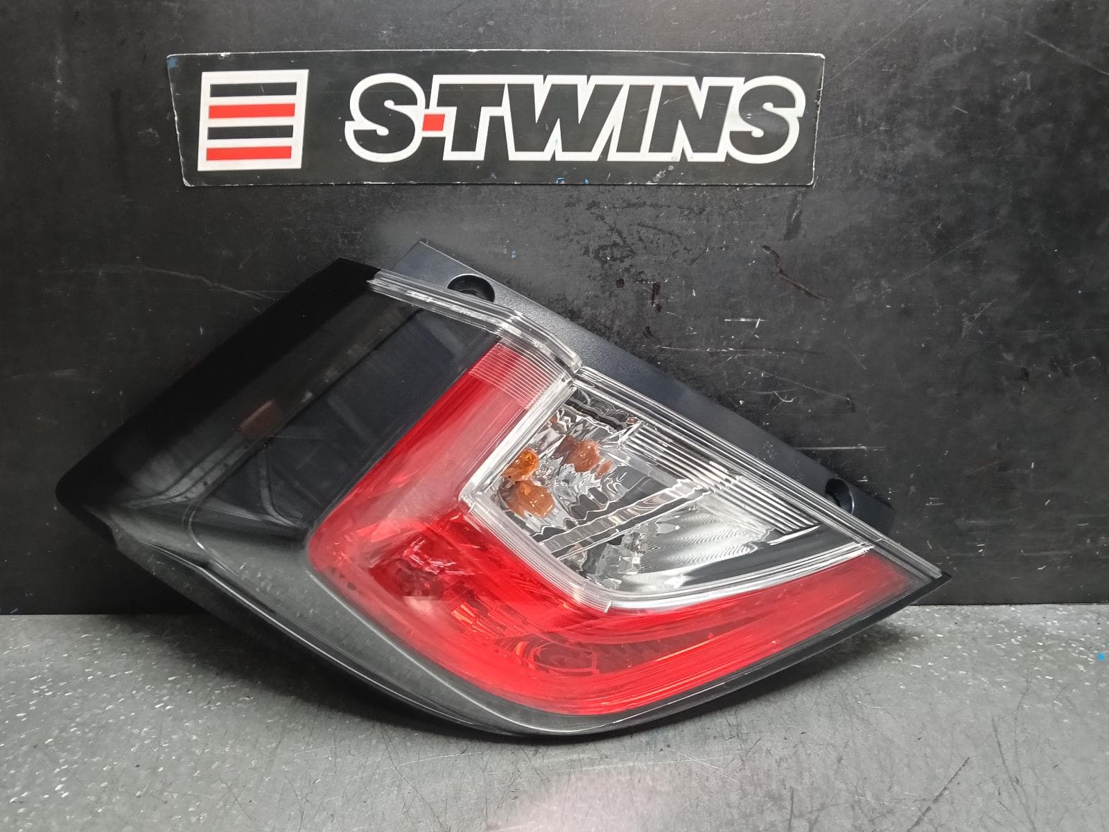 Used auto part listing image: 2019 HONDA CIVIC LEFT TAILLIGHT IN BODY, HATCH, 10TH GEN, LED TYPE, 02/17-08/21 0000396422