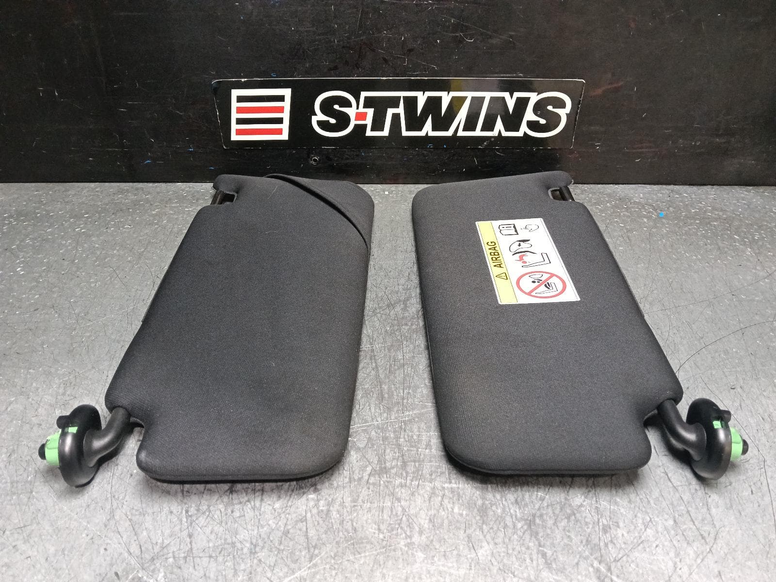 Used auto part listing image: 2019 HONDA CIVIC SUNVISOR 10TH GEN, PAIR, BLACK, CLOTH, 05/16-08/21 0000396424