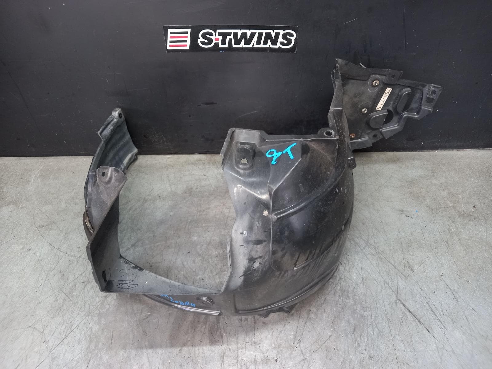 Used auto part listing image: 2015 HONDA HRV RIGHT GUARD LINER RU, 12/14-10/21 0000385509