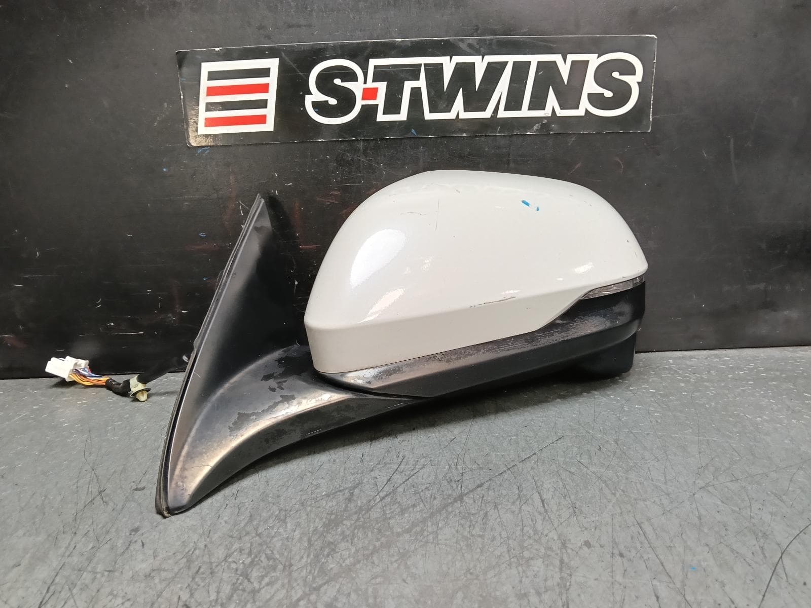Used auto part listing image: 2015 HONDA HRV LEFT DOOR MIRROR RU5, VTi-L, POWER FOLD, W/ CAMERA & AUTO DIP TYPE (17 WIRE), 12/14-06/18 0000385515
