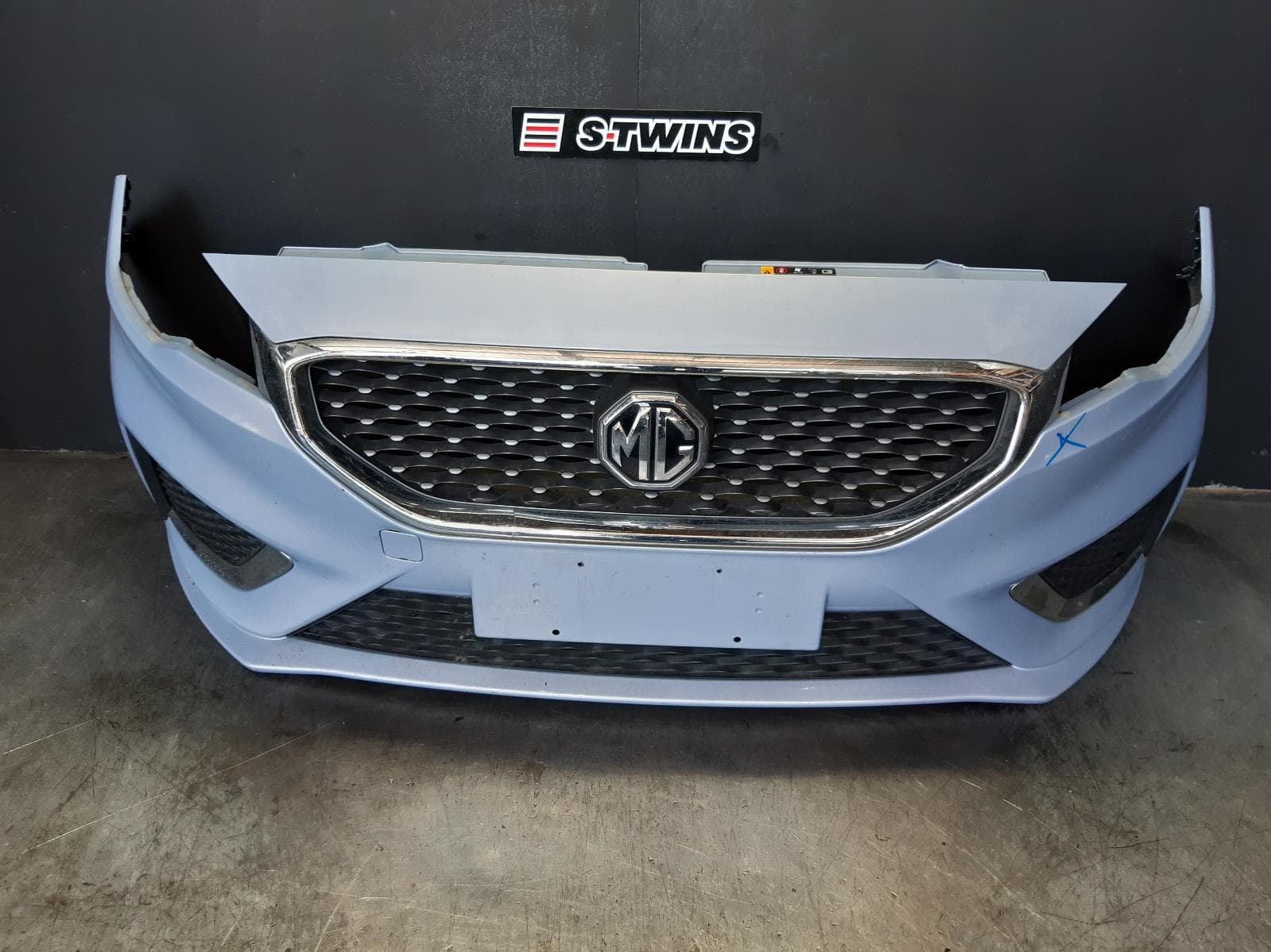 Used auto part listing image: 2022 MG MG3 FRONT BUMPER BUMPER BAR, SZP1, 06/18- 0000360342