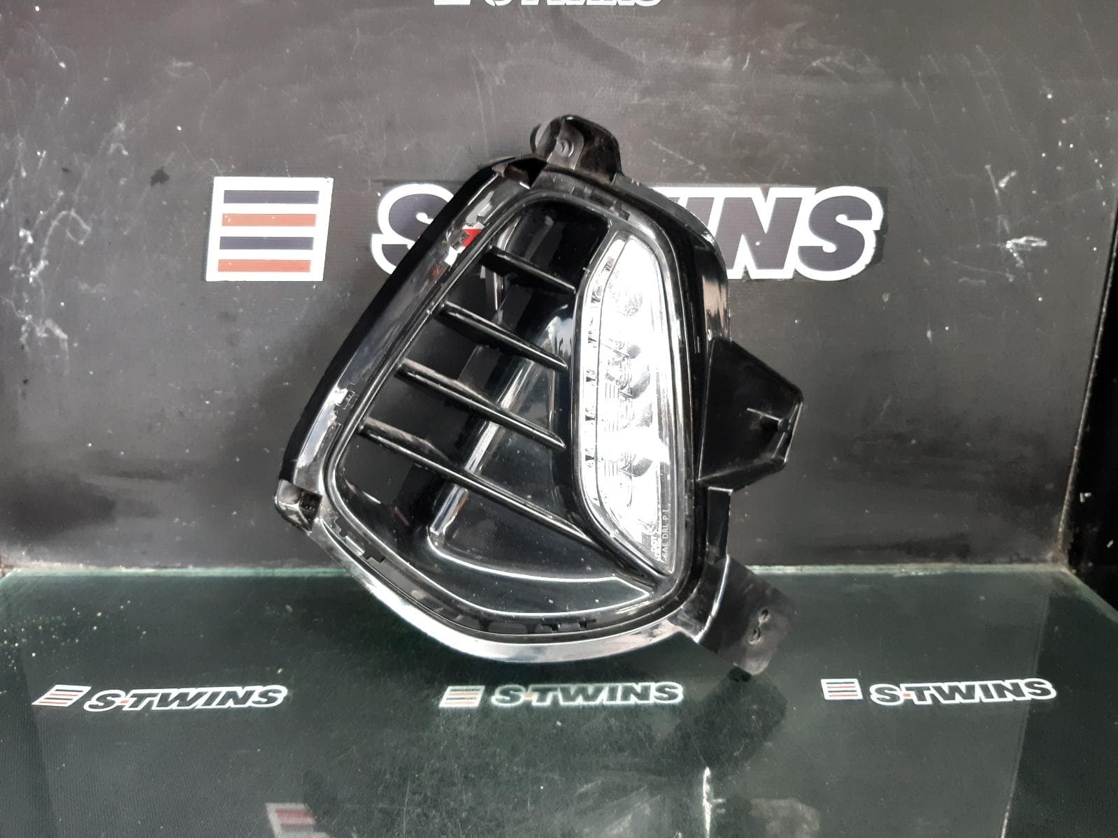 Used auto part listing image: 2018 HYUNDAI I30 RIGHT INDICATOR FOG SIDE DAYTIME RUNNING LAMP, PD, HATCH (S. KOREA VIN KMHH), SINGLE LED TYPE (3 PIN PLUG), GO/ACTIVE/ELITE/SR, 03/17-08/20 0000361166