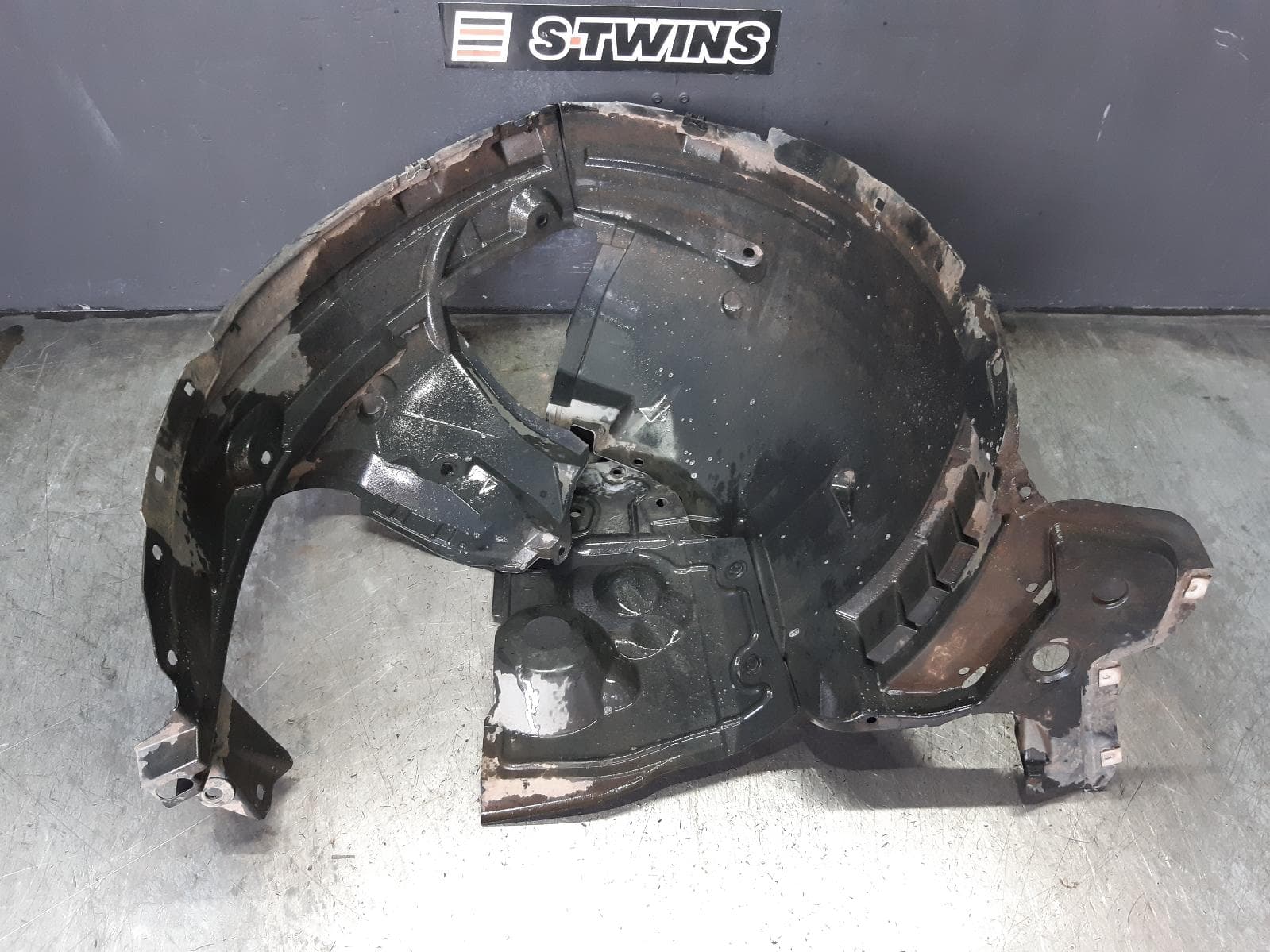 Used auto part listing image: 2017 NISSAN XTRAIL RIGHT GUARD LINER T32, FRONT, 02/14-07/22 0000360993