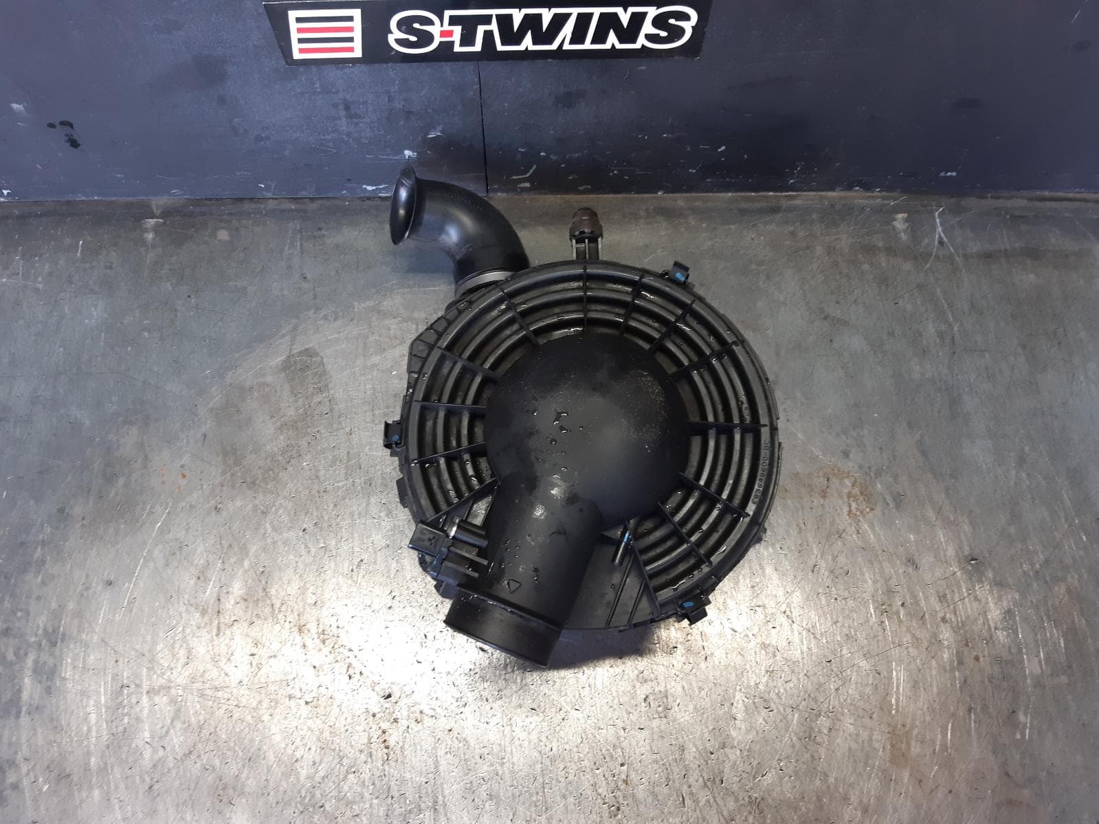Used auto part listing image: 2017 FORD RANGER AIR CLEANER BOX PX SERIES 1-2, AIR CLEANER, DIESEL, 3.2, TURBO, P5AT, 06/11-08/18 0000365856