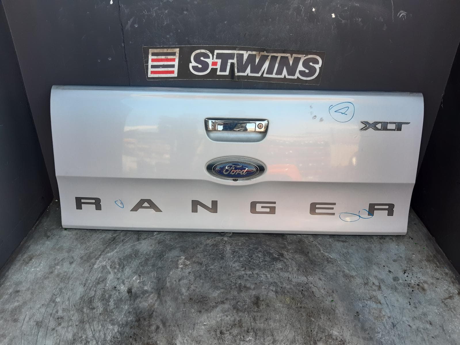 Used auto part listing image: 2017 FORD RANGER BOOTLID TAILGATE TAILGATE, PX SERIES 1-2, W/ CAMERA TYPE, NON TONNEAU BUTTON TYPE, 06/11-06/18 0000365724