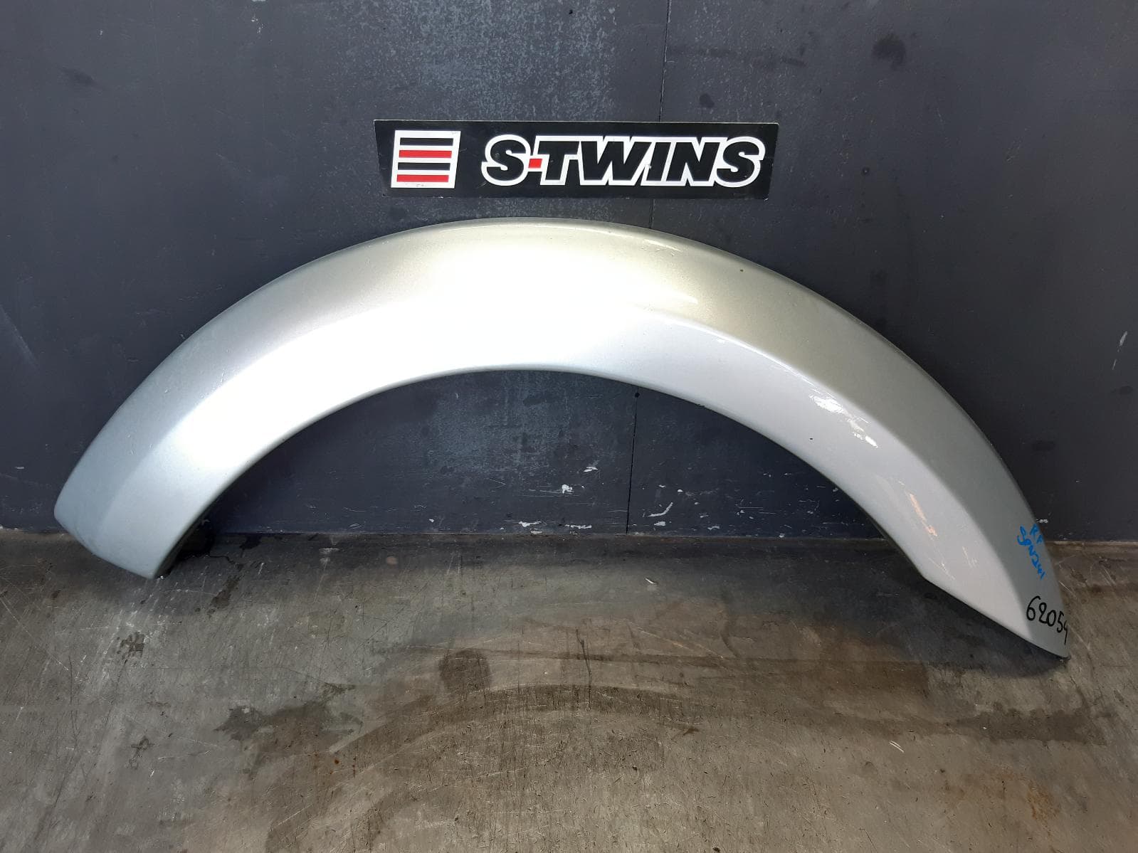 Used auto part listing image: 2017 FORD RANGER WHEEL ARCH FLARE PX, RH FRONT, ON GUARD, NON RAPTOR, DRILL HOLE TYPE, 07/11-04/22 0000365948
