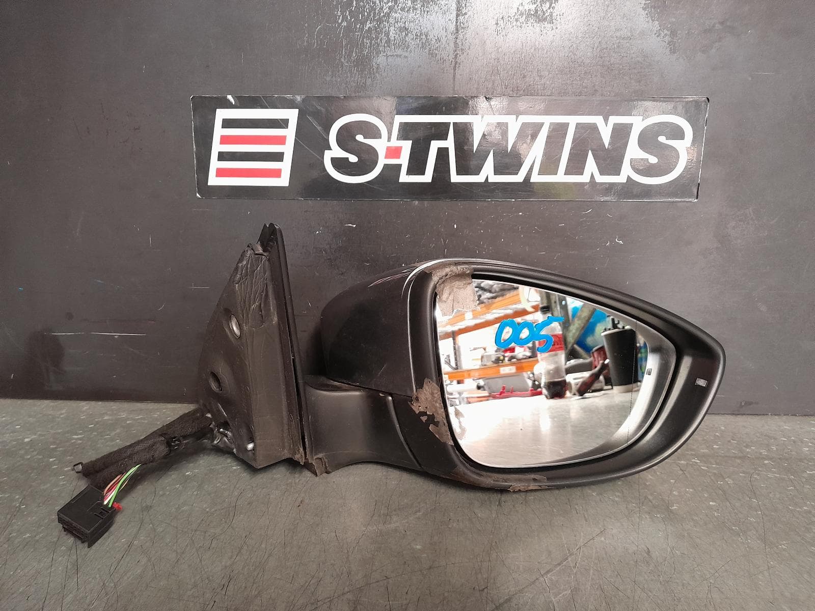 Used auto part listing image: 2012 VOLKSWAGEN JETTA RIGHT DOOR MIRROR 1B, POWER FOLDING (6XP CODE), 08/11-10/14 0000361762