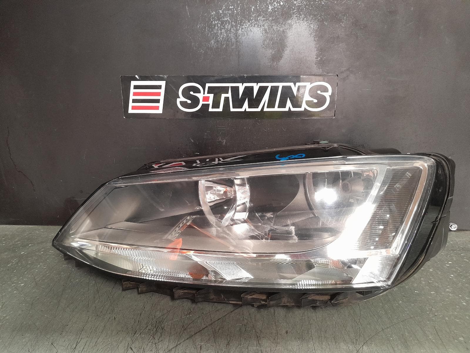 Used auto part listing image: 2012 VOLKSWAGEN JETTA LEFT HEADLAMP 1B, HALOGEN, 02/11-12/17 0000361765