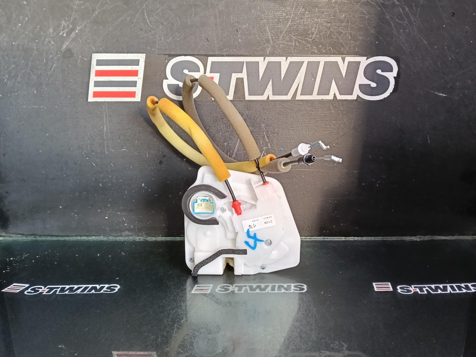 Used auto part listing image: 2024 MAZDA MX5 DOOR BOOT GATE LOCK LEFT FRONT DOOR LOCK, ND SERIES, 08/15- 0000388608