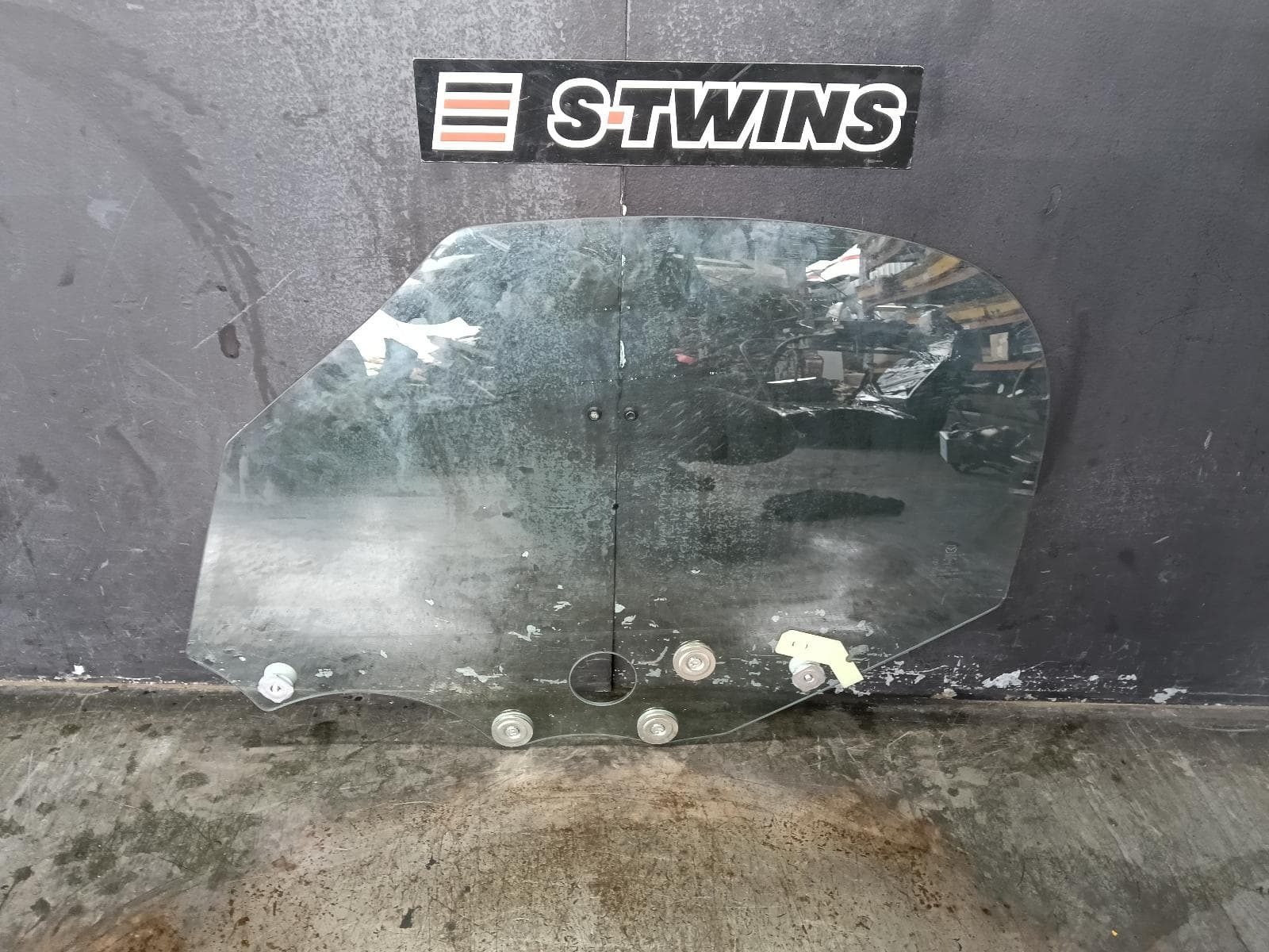 Used auto part listing image: 2024 MAZDA MX5 LEFT FRONT DOOR WINDOW ND SERIES, SOFT TOP, 08/15- 0000388609