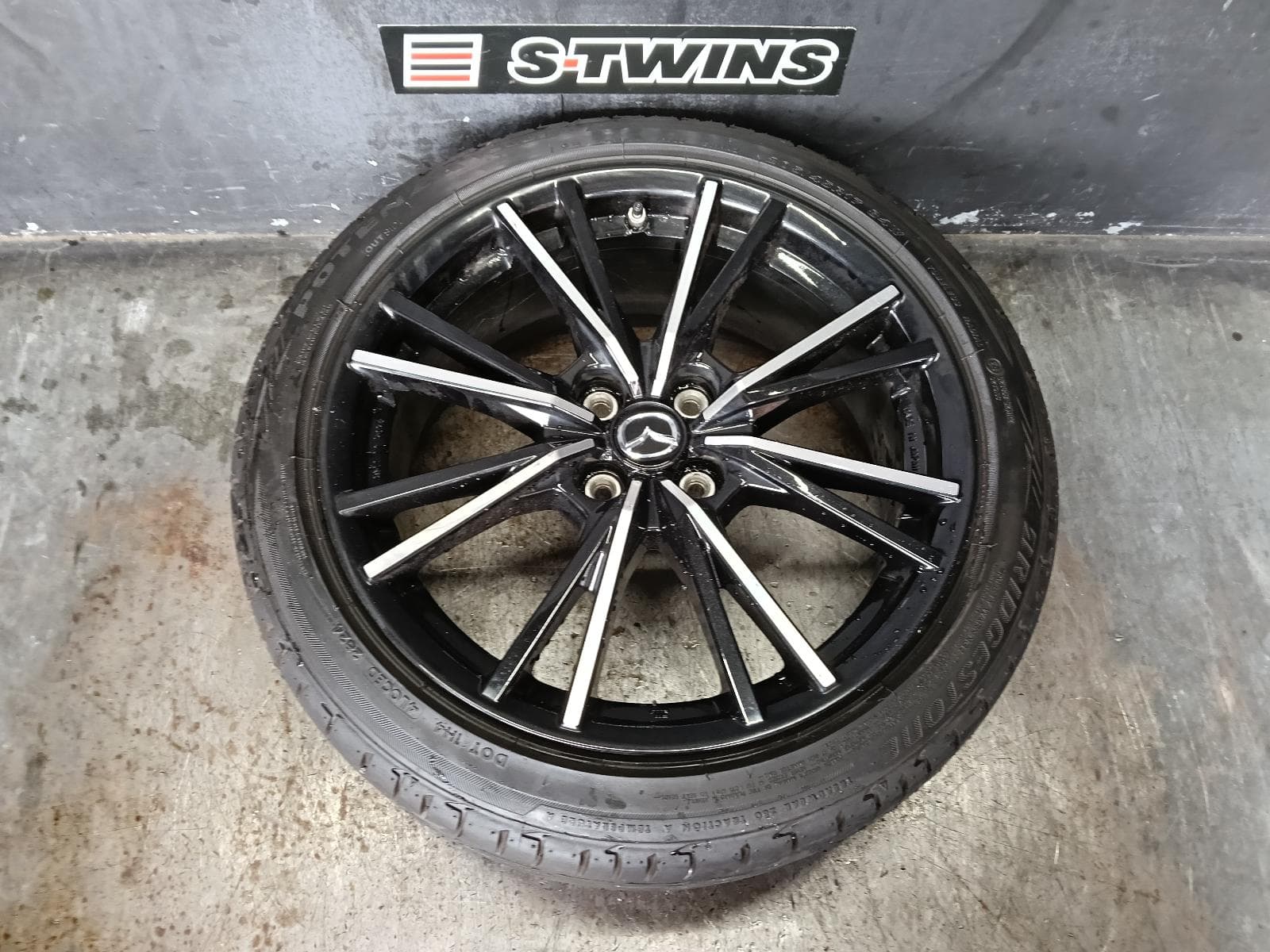Used auto part listing image: 2024 MAZDA MX5 WHEEL MAG ND SERIES, FACTORY, 17X7IN, 8 V SPOKE, BI-COLOUR, 12/23- 0000388644