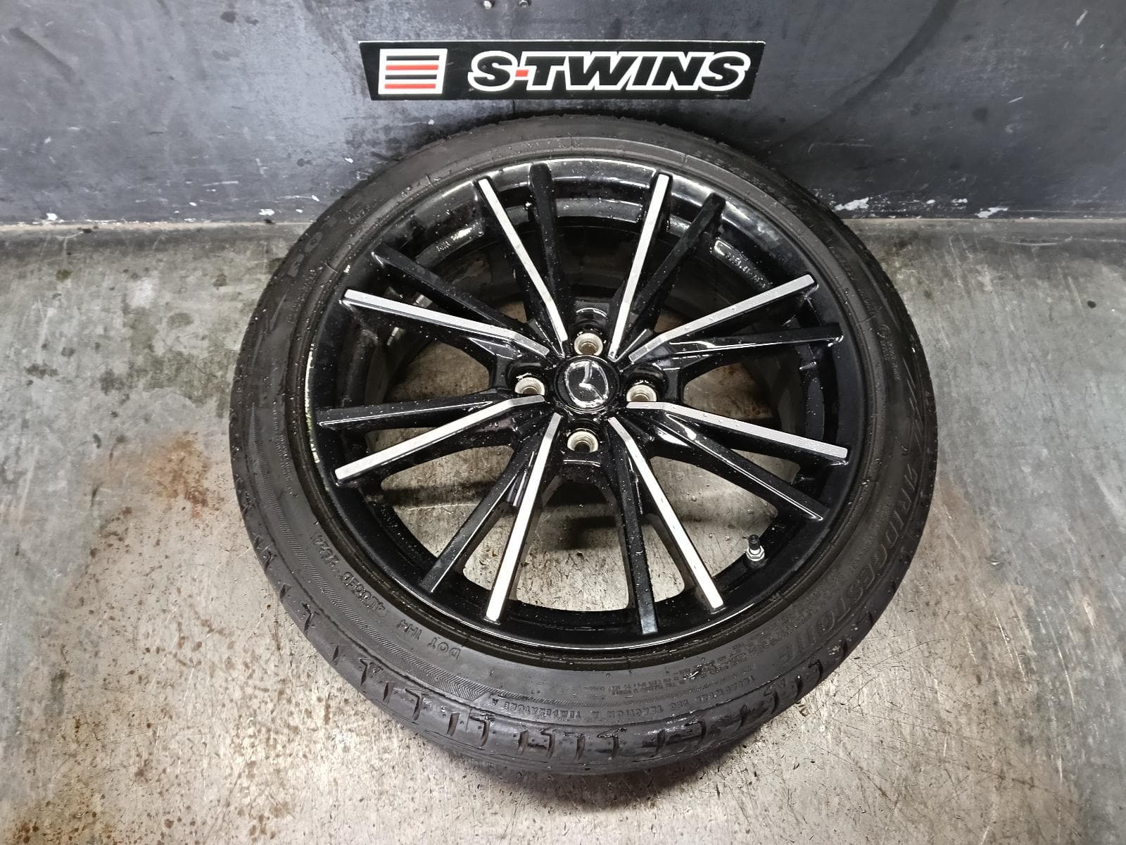 Used auto part listing image: 2024 MAZDA MX5 WHEEL MAG ND SERIES, FACTORY, 17X7IN, 8 V SPOKE, BI-COLOUR, 12/23- 0000388645