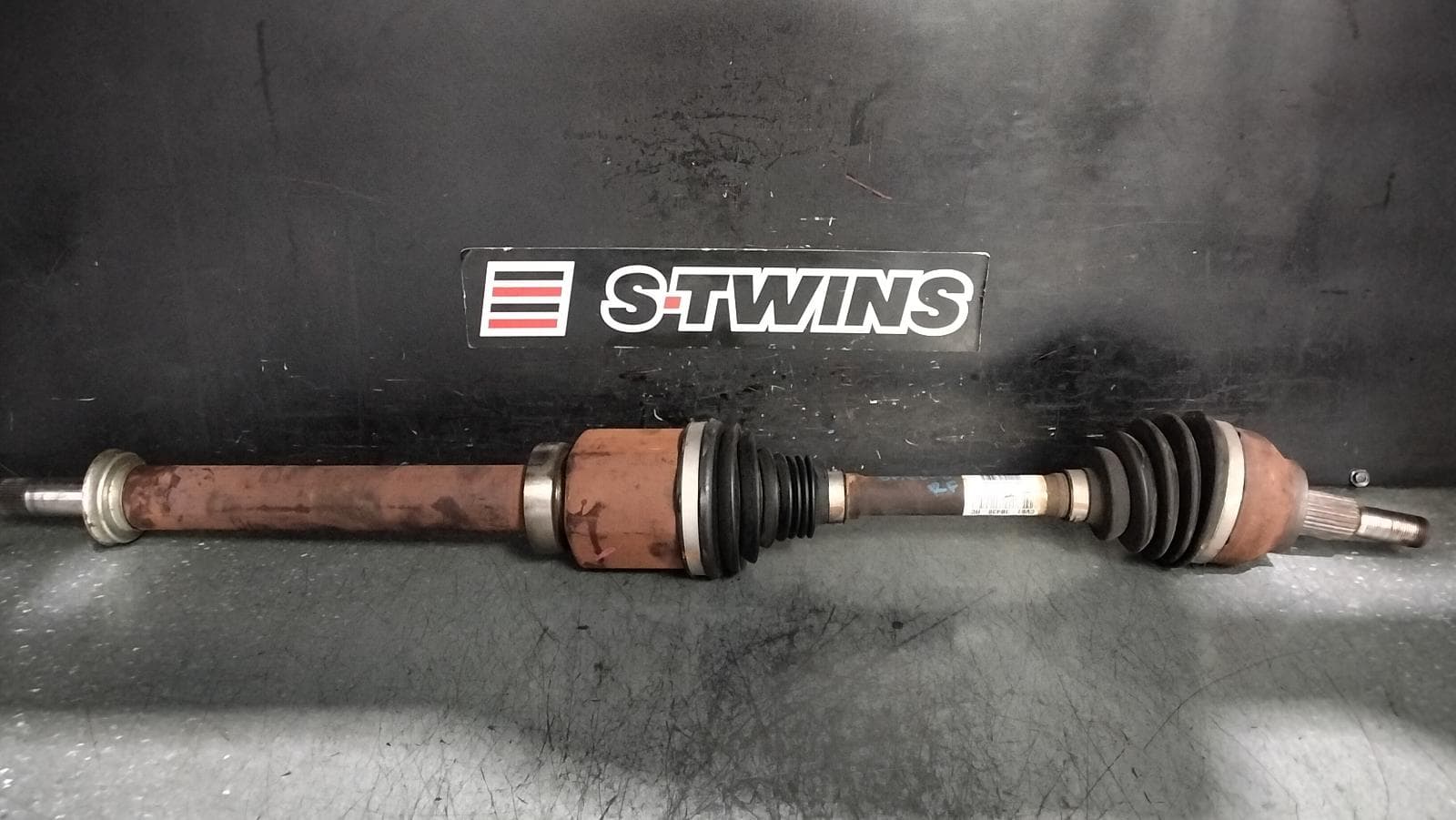 Used auto part listing image: 2015 FORD KUGA RIGHT DRIVESHAFT FRONT, AUTO T/M, PETROL, 1.5, TF, 12/14-09/16 0000397557