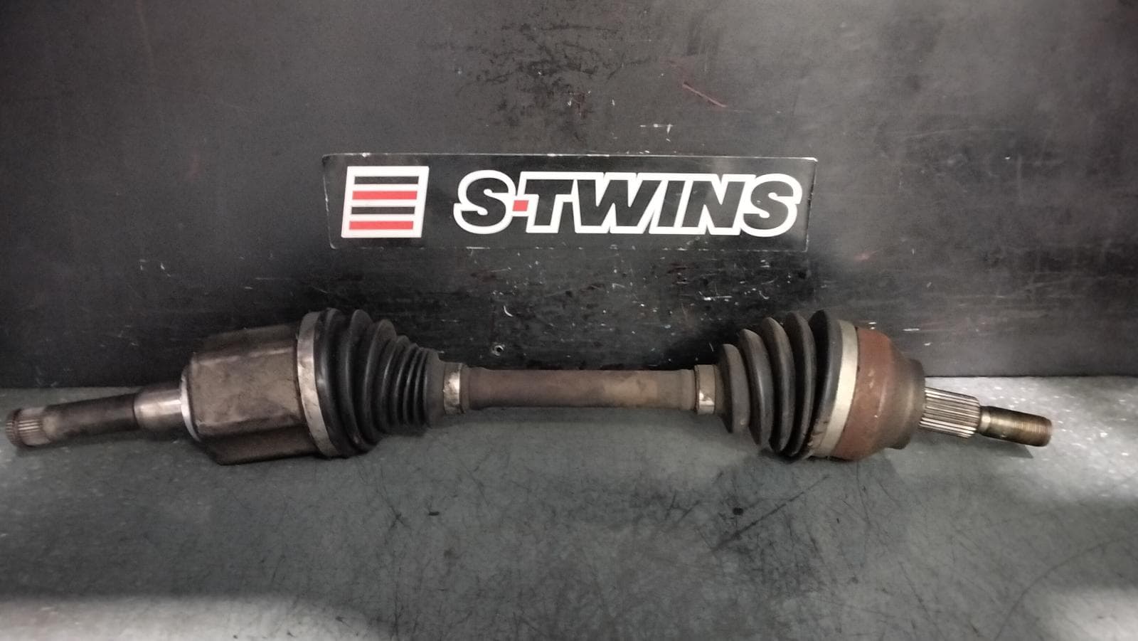 Used auto part listing image: 2015 FORD KUGA LEFT DRIVESHAFT FRONT, AUTO T/M, PETROL, 1.5, TF, 12/14-09/16 0000397558