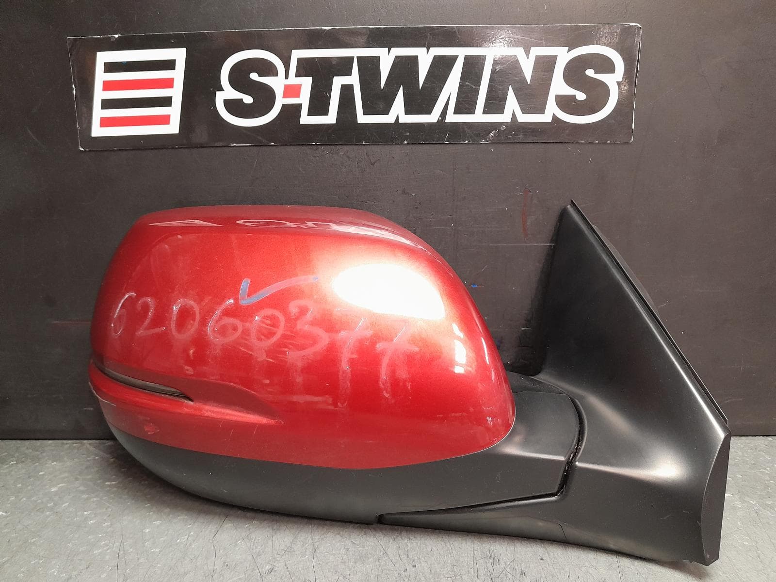 Used auto part listing image: 2018 HONDA CRV RIGHT DOOR MIRROR RW, POWER FOLDING, NON HEATED, NON CAMERA TYPE, 05/17-08/23 0000377856
