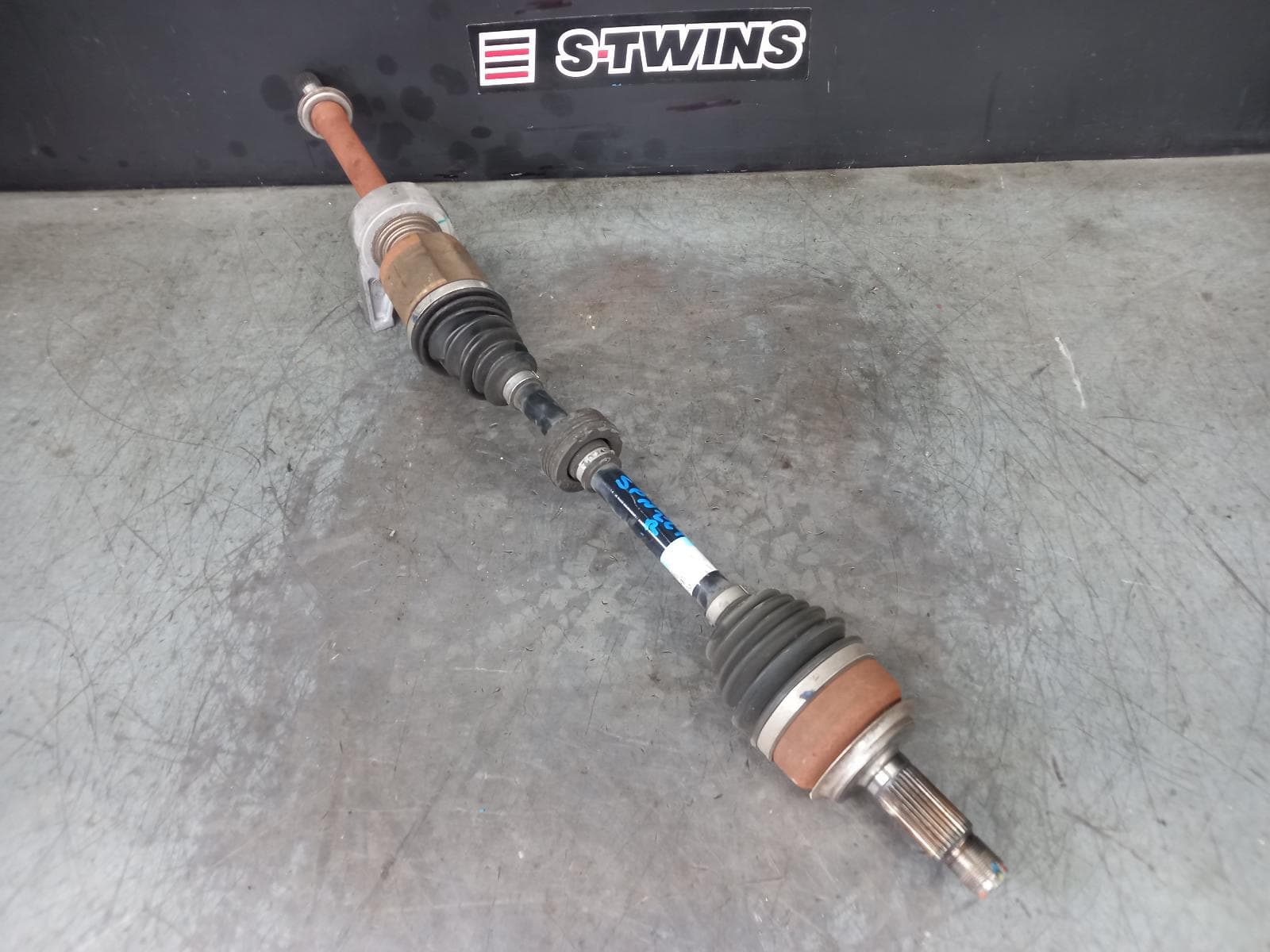 Used auto part listing image: 2018 HONDA CRV RIGHT DRIVESHAFT RW, FRONT, PETROL, 1.5, TURBO, 05/17-08/23 0000377866