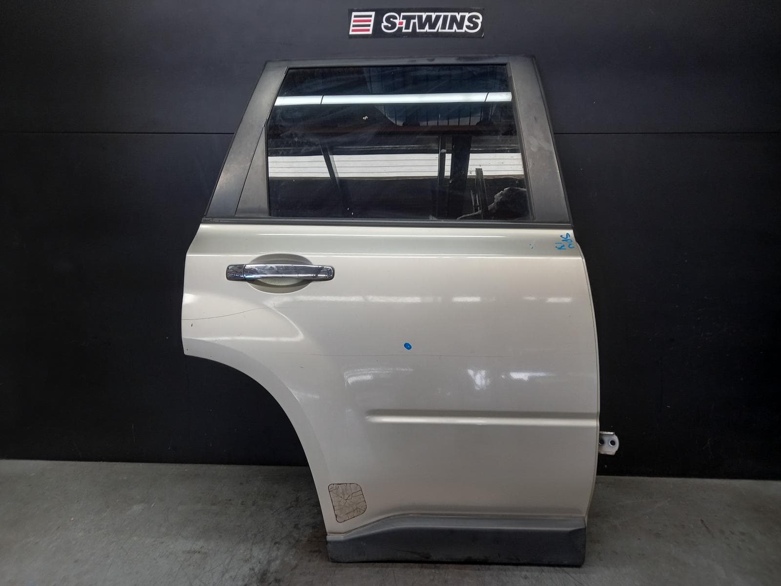Used auto part listing image: 2011 NISSAN XTRAIL RIGHT REAR DOOR SLIDING T31, 10/07-12/13 0000382080