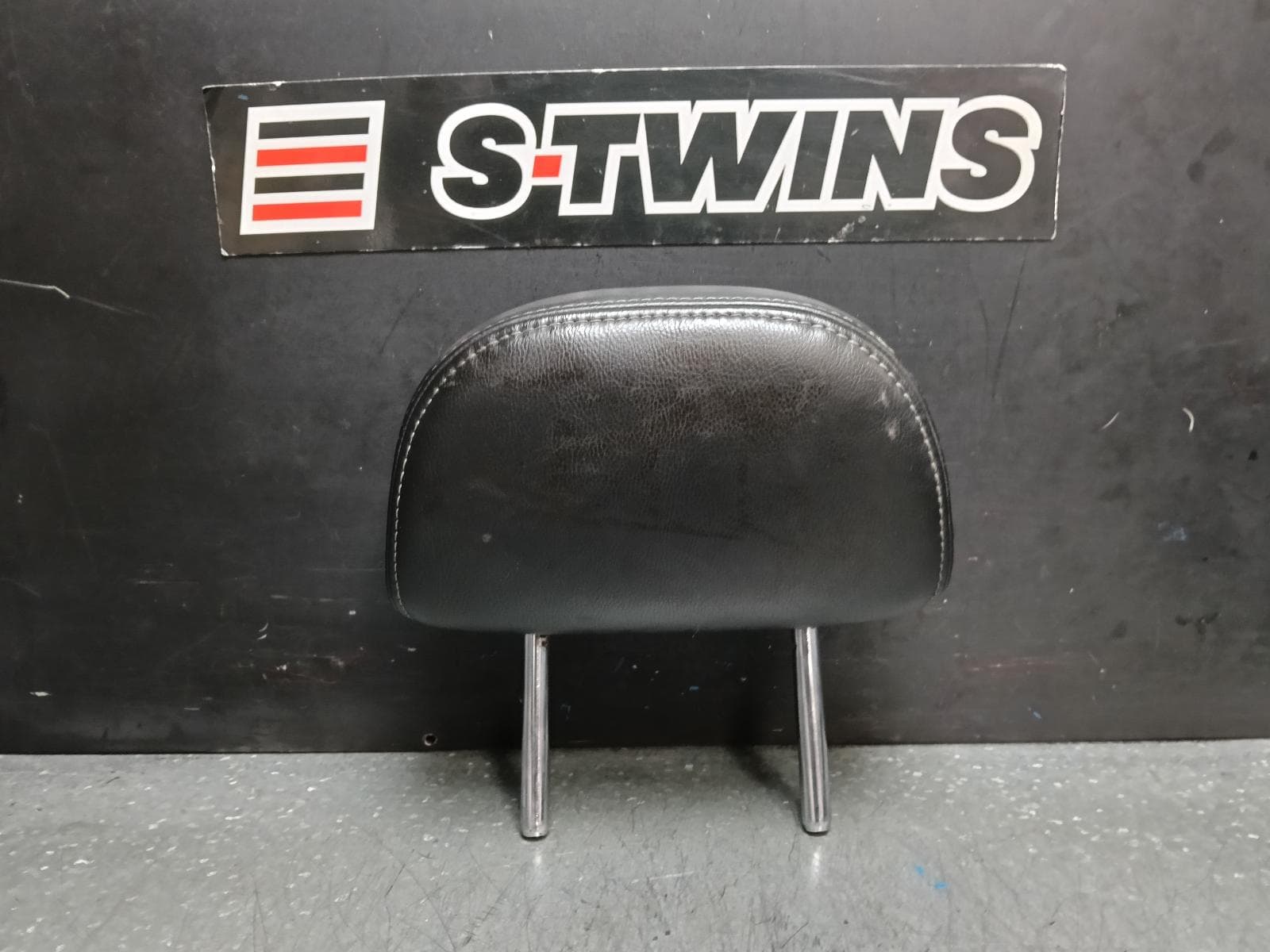 Used auto part listing image: 2011 NISSAN XTRAIL HEADREST RH REAR, LEATHER, T31, 09/07-03/14 0000382108