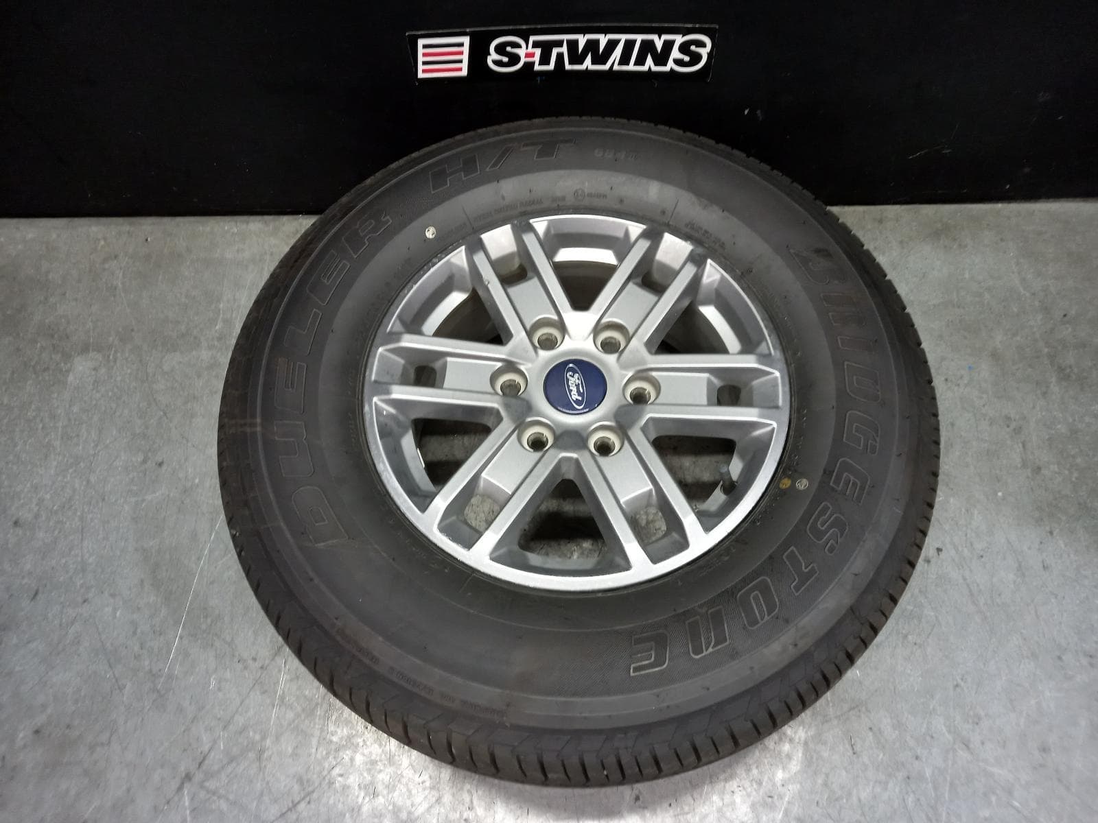 Used auto part listing image: 2022 FORD RANGER WHEEL MAG RA, FACTORY, 16X7IN, 6 V SPOKE, GREY, 05/22- 0000387403