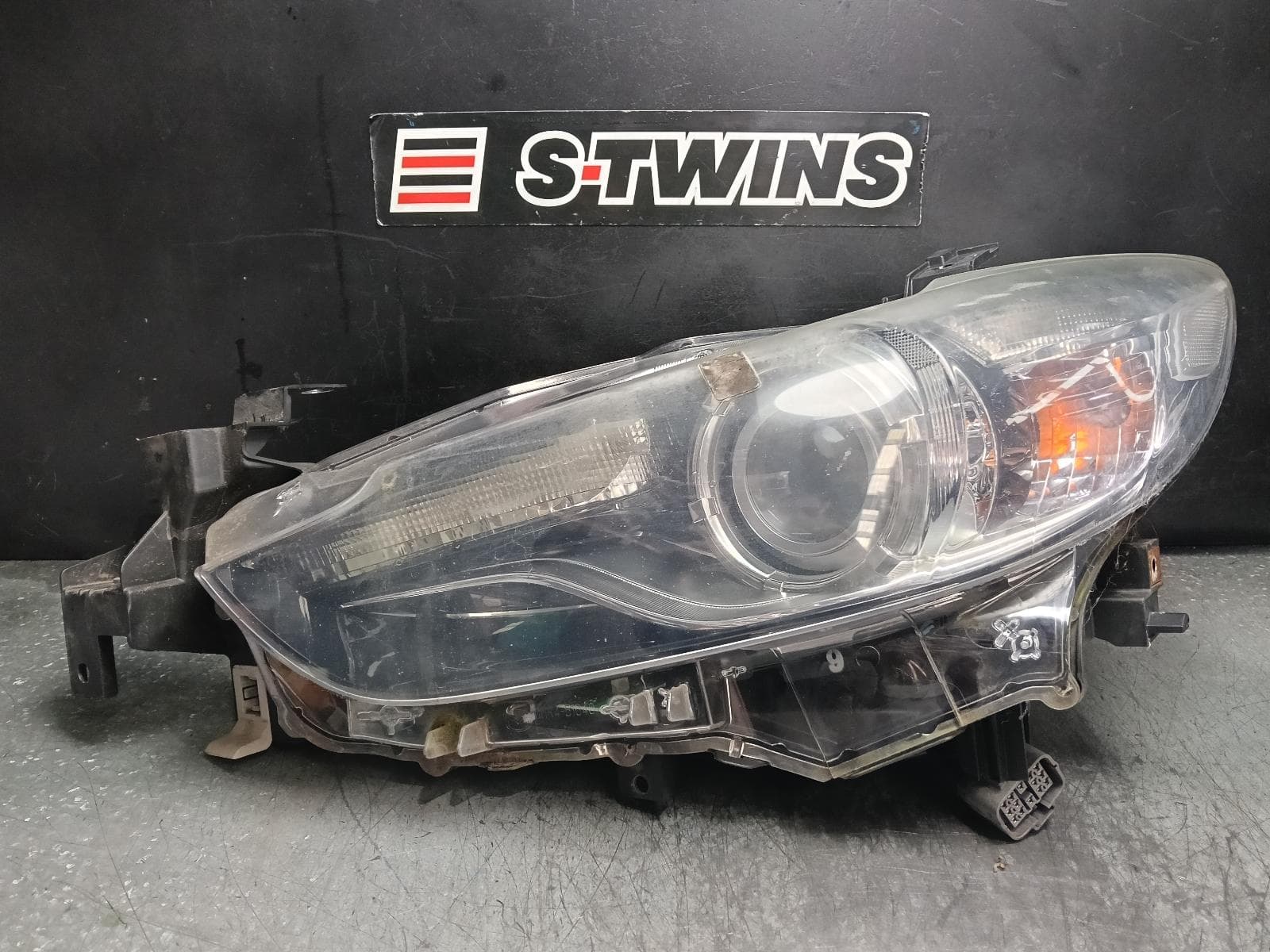 Used auto part listing image: 2013 MAZDA 6 LEFT HEADLAMP GJ, ATENZA/GT, XENON TYPE, 11/12-09/14 0000409246