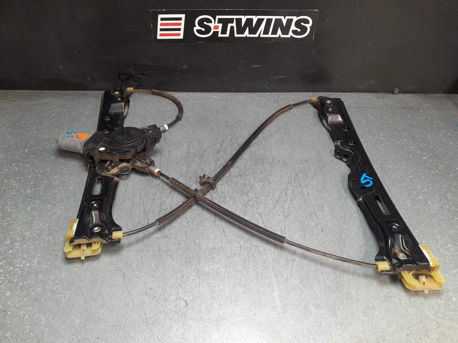 Used auto part listing image: 2016 FORD RANGER LEFT FRONT WINDOW REG MOTOR PX SERIES 1-3, 2 PIN TYPE, 06/11-04/22 0000378578