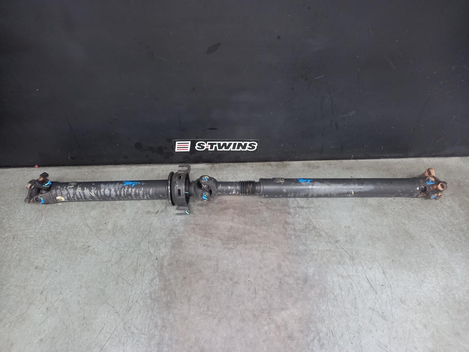 Used auto part listing image: 2016 FORD RANGER REAR PROP SHAFT PX SERIES 1-3, 4WD, 2.2/3.2, DIESEL, AUTO/MANUAL T/M, 06/11-04/22 0000378616