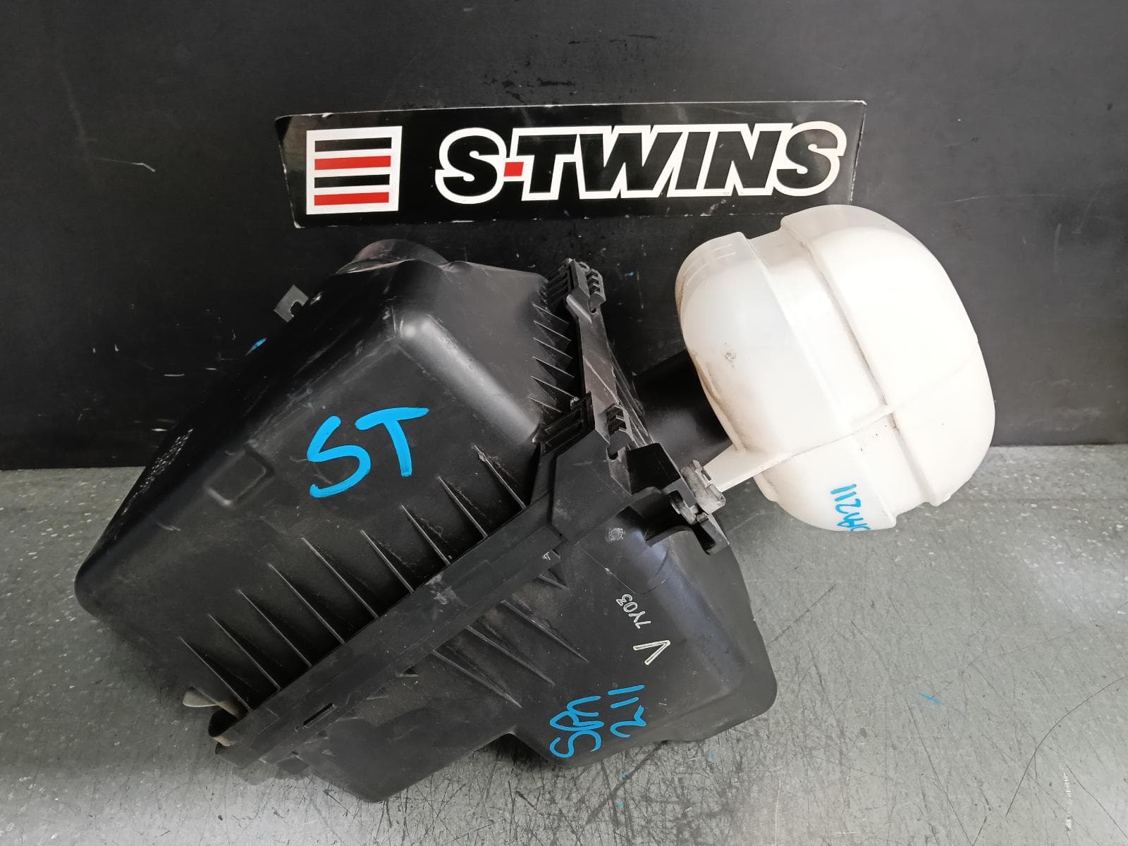Used auto part listing image: 2017 SUBARU WRX AIR CLEANER BOX AIR CLEANER, V1, 2.0, WRX, 03/14-10/21 0000383681