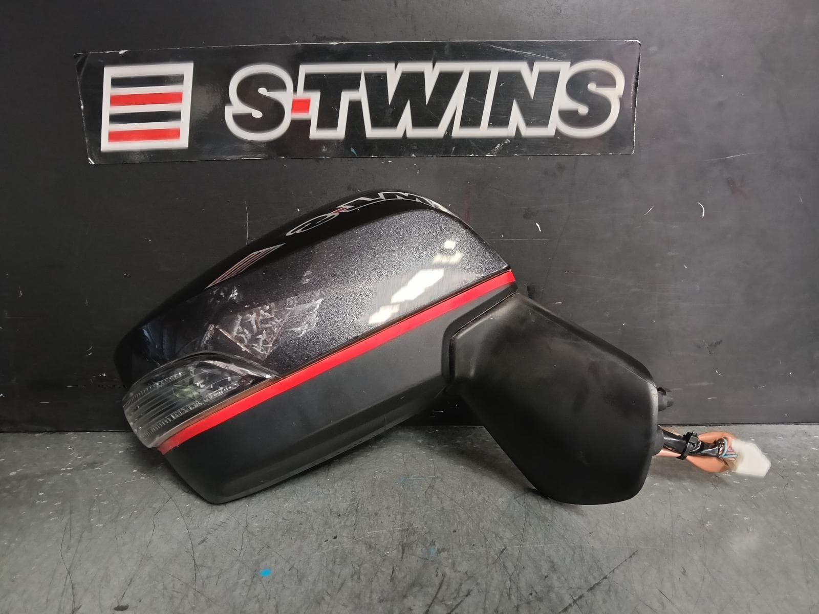 Used auto part listing image: 2017 SUBARU WRX RIGHT DOOR MIRROR V1, POWER FOLDING, HEATED, NON CAMERA TYPE, 03/14-10/21 0000383691