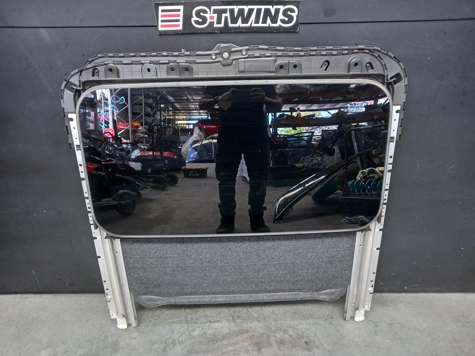 Used auto part listing image: 2017 SUBARU WRX ROOF GLASS SUNROOF T SUNROOF, V1, 03/14-10/21 0000383707