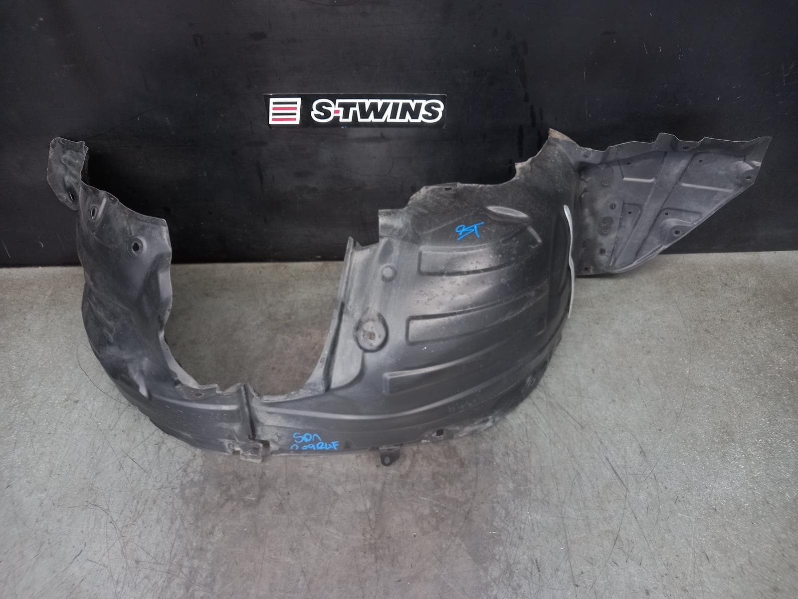 Used auto part listing image: 2016 MAZDA CX5 RIGHT GUARD LINER KE, FRONT, 02/12-12/16 0000367880