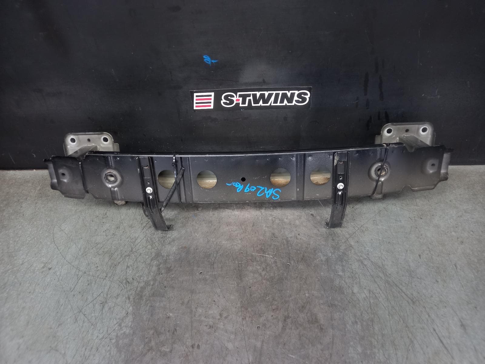 Used auto part listing image: 2016 MAZDA CX5 R BAR BRACKET REINFO KE, MAIN REINFORCEMENT, 02/12-01/17 0000367887