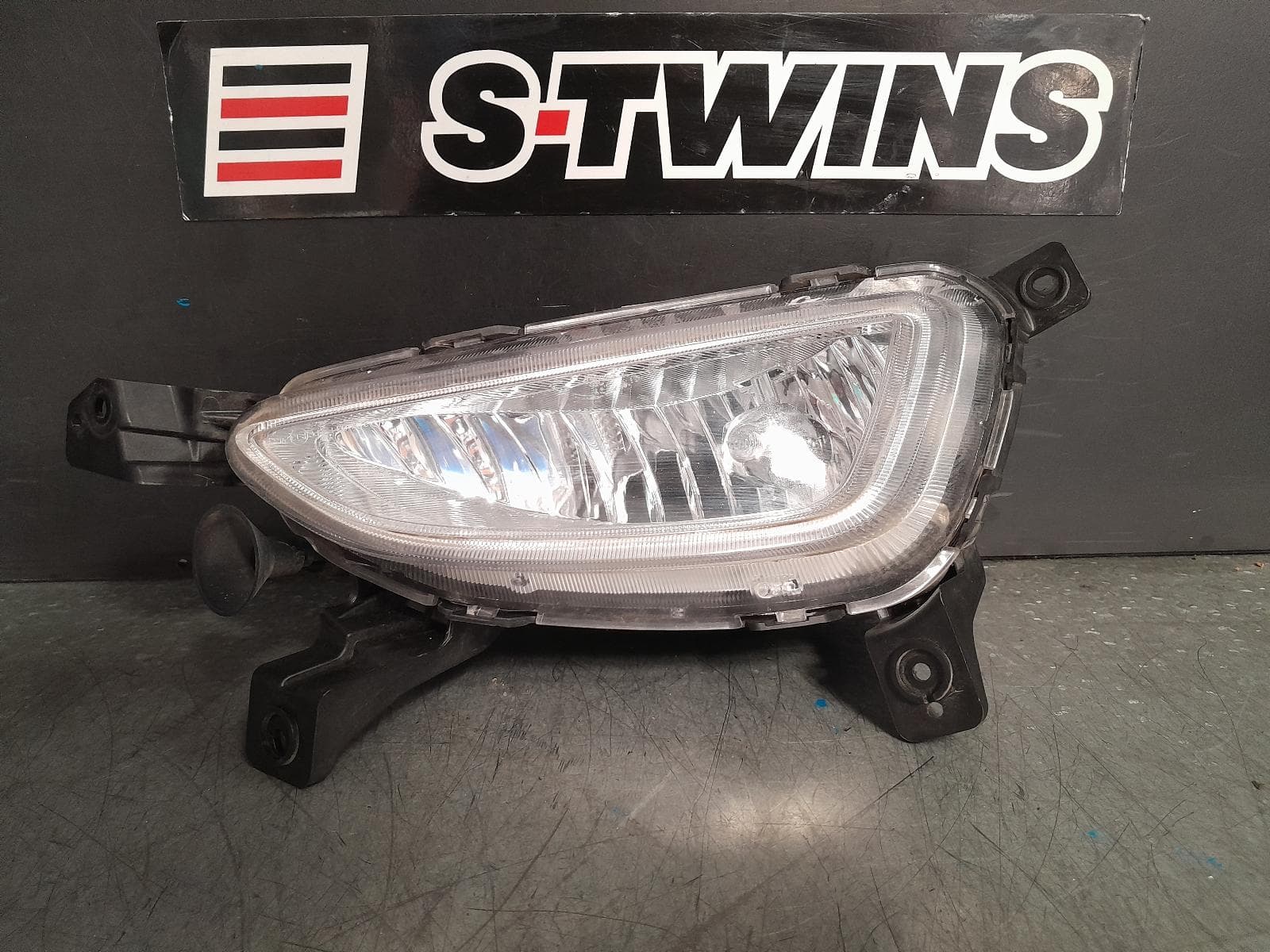 Used auto part listing image: 2017 HYUNDAI TUCSON RIGHT INDICATOR FOG SIDE DAYTIME RUNNING LAMP, TL, KOREAN BUILT (VIN KMHJ), 06/15-06/18 0000375517