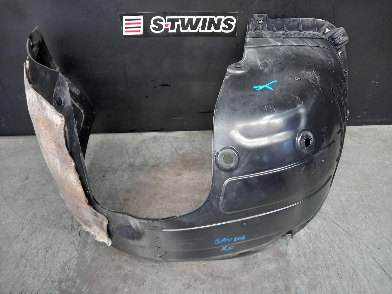 Used auto part listing image: 2017 HYUNDAI TUCSON RIGHT GUARD LINER FRONT, TL, KOREAN BUILT (VIN KMHJ), 06/15-06/18 0000375518