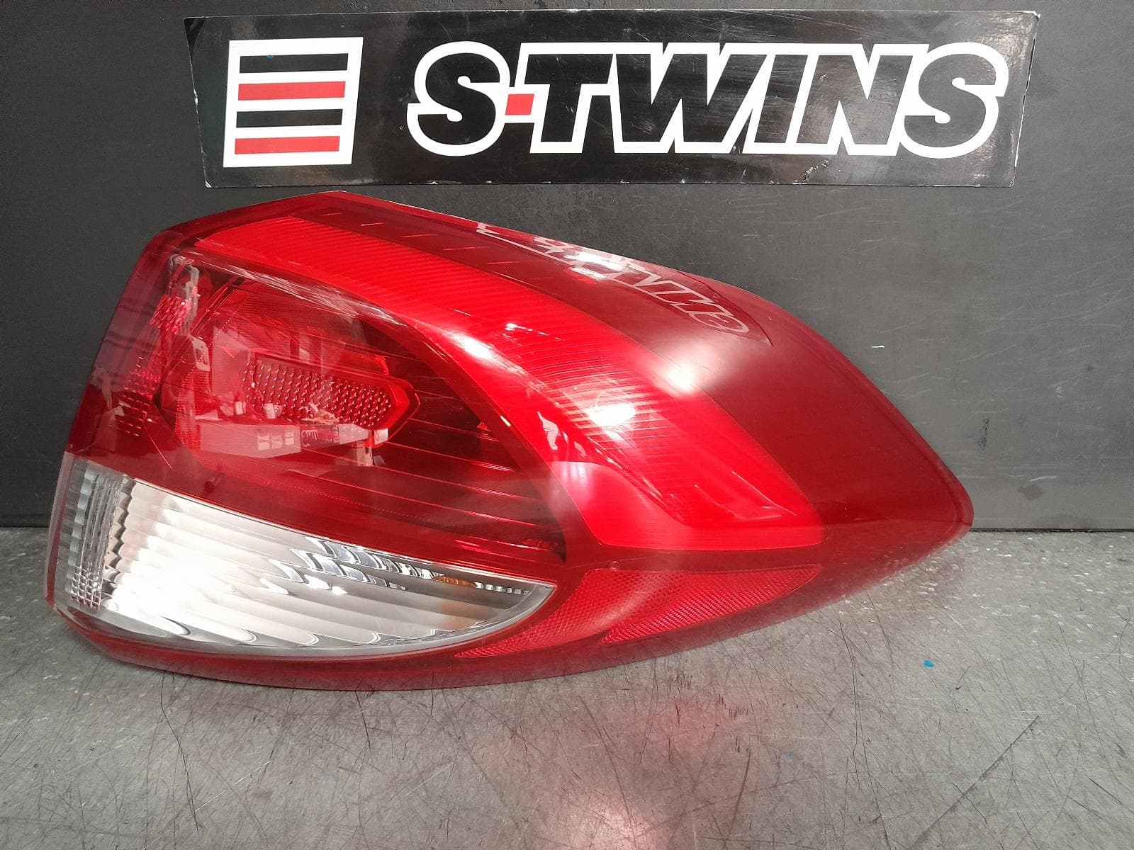Used auto part listing image: 2017 HYUNDAI TUCSON RIGHT TAILLIGHT IN BODY, TL, KOREAN BUILT (VIN KMHJ), NON LED TYPE, 06/15-06/18 0000375532