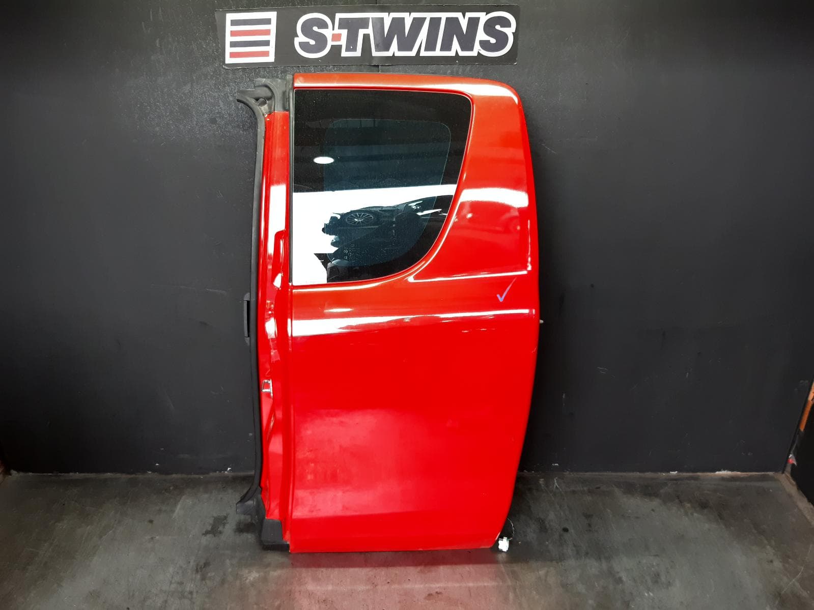 Used auto part listing image: 2017 MAZDA BT50 LEFT REAR DOOR SLIDING UP-UR, FREESTYLE CAB (REAR OPENING), 10/11-06/20 0000366880