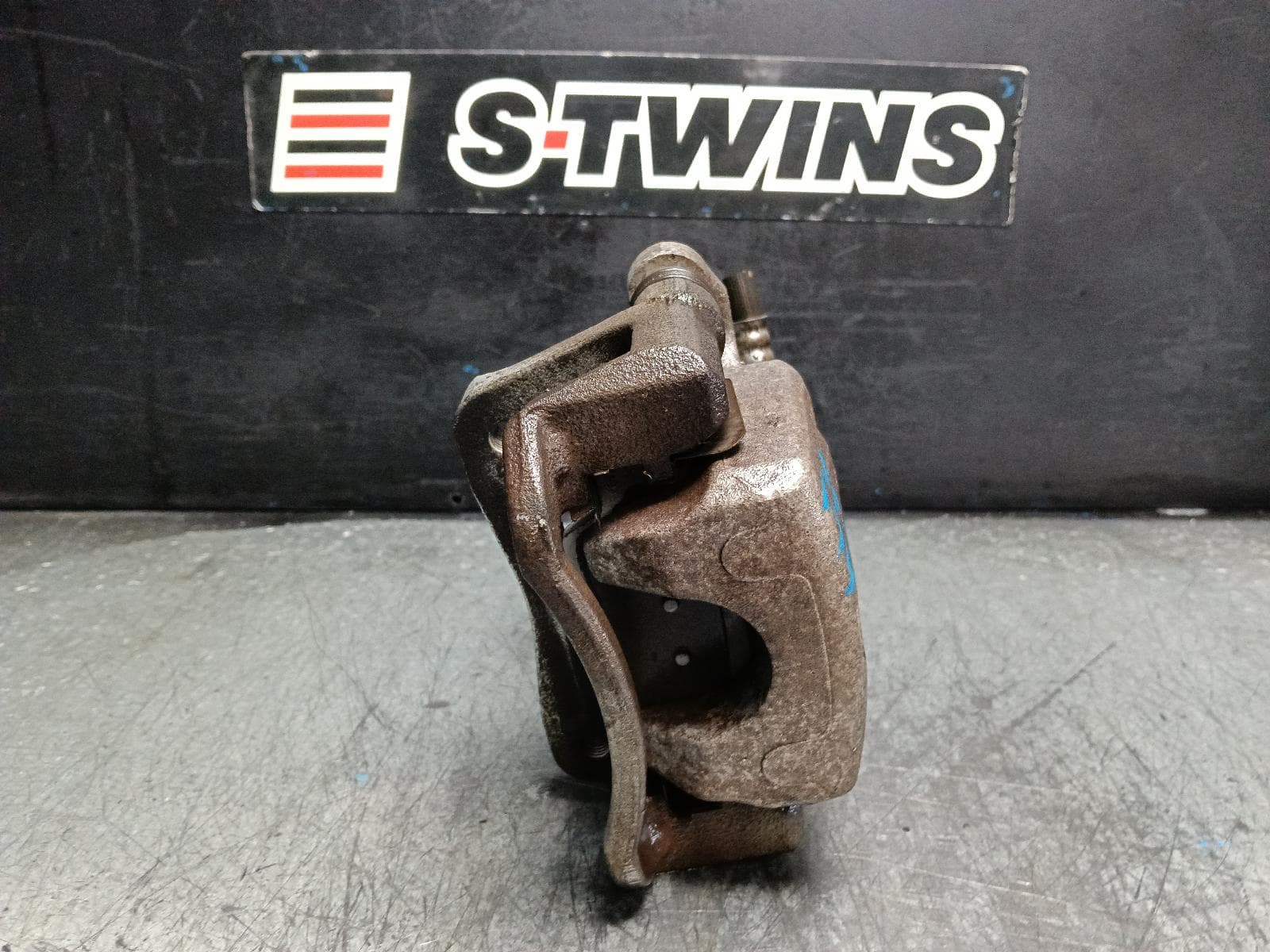Used auto part listing image: 2013 KIA CERATO CALIPER LH REAR, SEDAN/HATCH/COUPE, YD, 04/13-05/18 0000405451