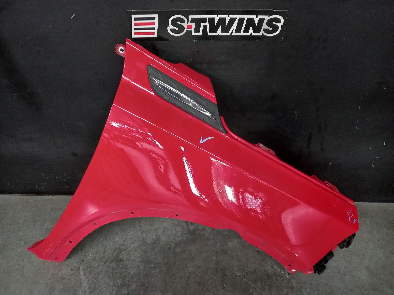 Used auto part listing image: 2017 SUZUKI VITARA RIGHT GUARD VITARA, LY (VIN TSM), NON INDICATOR TYPE, 06/15- 0000370243