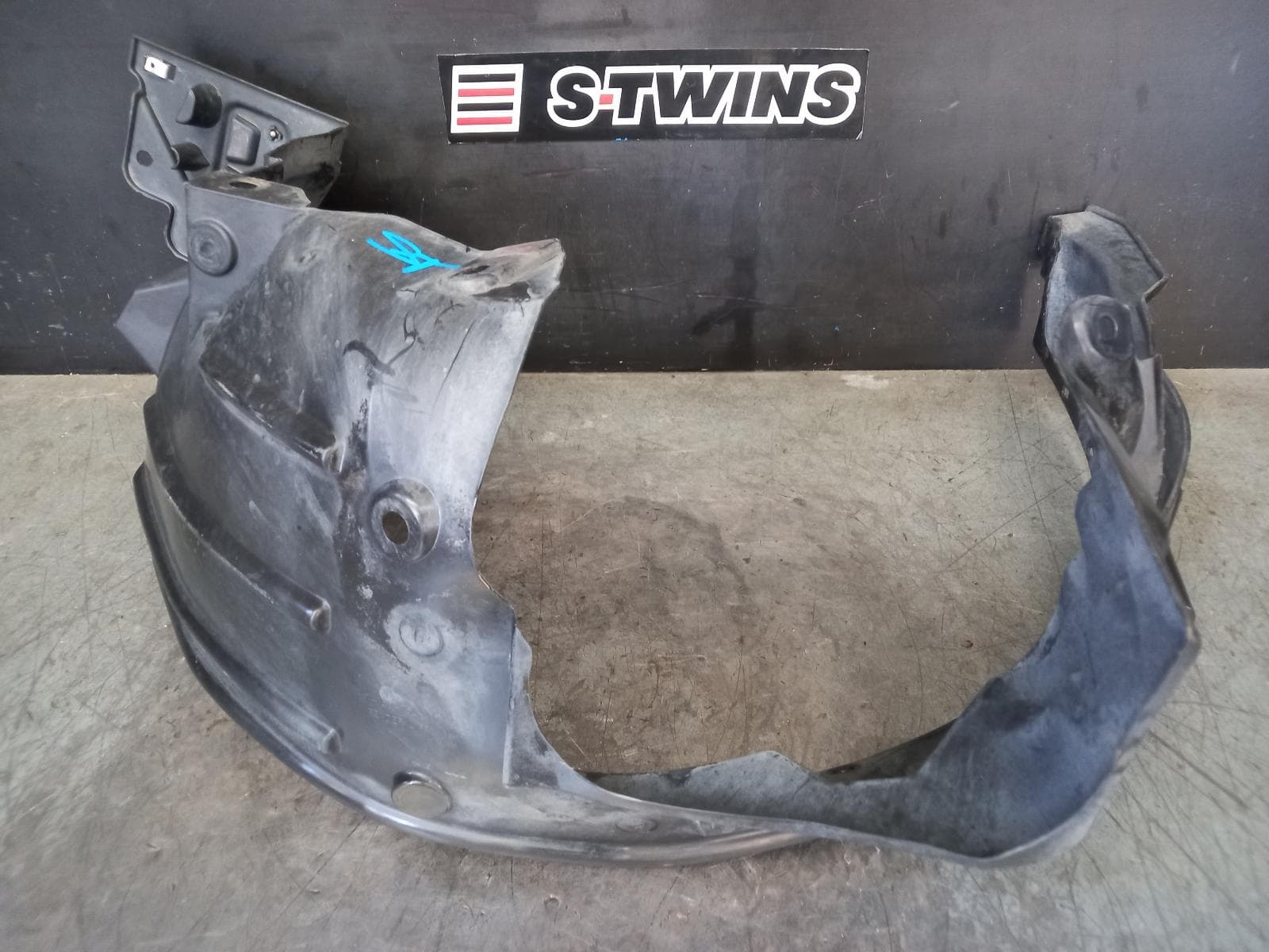 Used auto part listing image: 2015 HONDA JAZZ LEFT GUARD LINER GK/GF, 07/14-07/17 0000366305