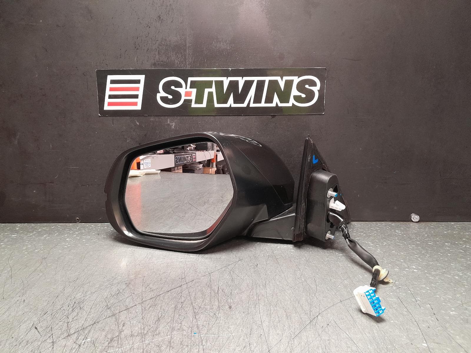 Used auto part listing image: 2018 HONDA HRV LEFT DOOR MIRROR RU5, VTi, COLOUR CODED, MANUAL FOLD, NON CAMERA TYPE, 07/18-10/21 0000360836