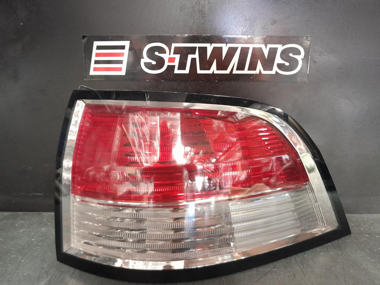 Used auto part listing image: 2013 HOLDEN COMMODORE RIGHT TAILLIGHT VE, WAGON, 08/06-05/13 0000367521