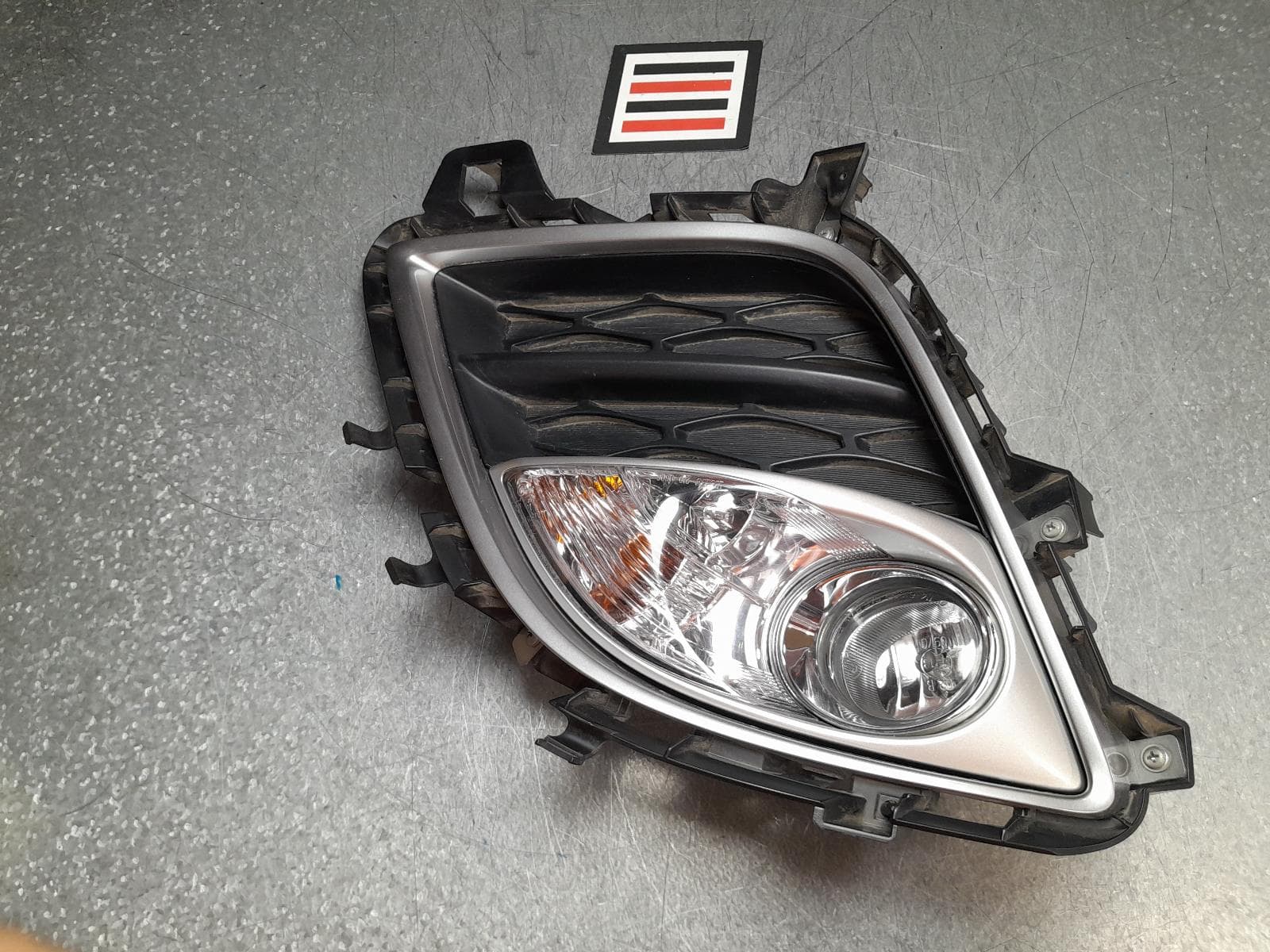 Used auto part listing image: 2010 MAZDA CX7 RIGHT INDICATOR FOG SIDE BUMPER FOGLAMP, ER, 06/09-02/12 0000369490