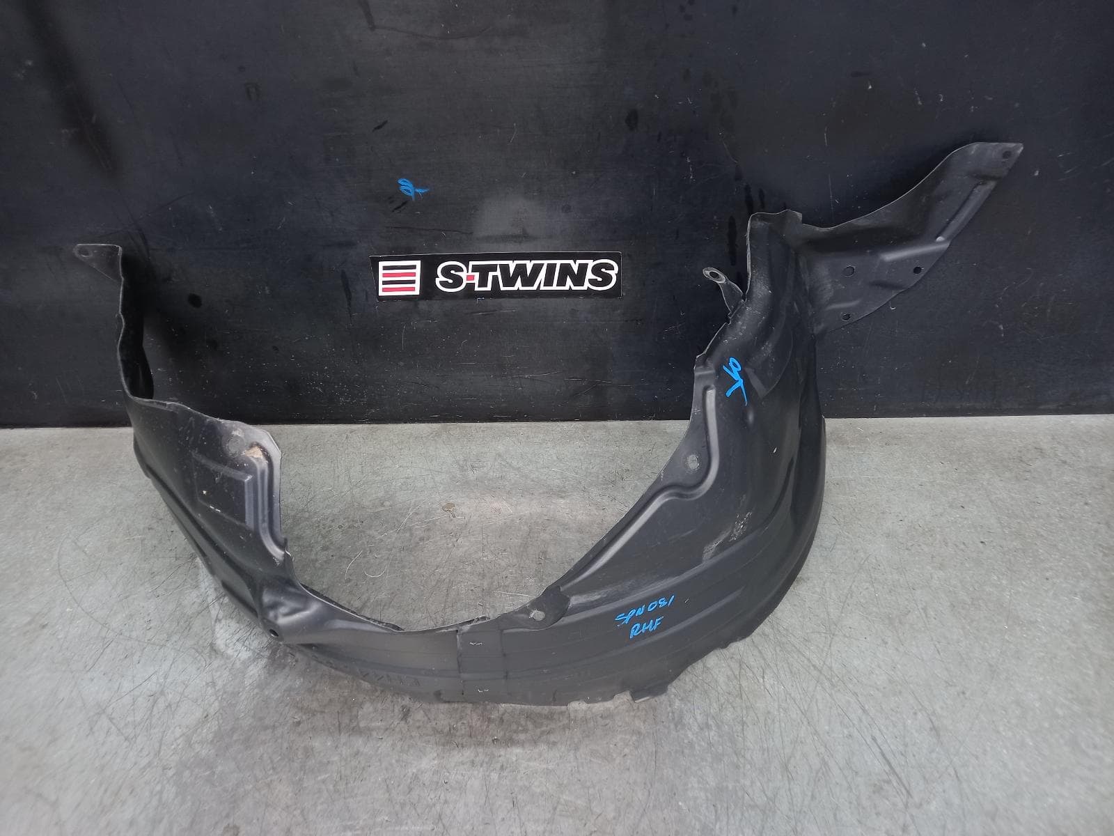 Used auto part listing image: 2010 MAZDA CX7 RIGHT GUARD LINER ER, PETROL TYPE, 06/09-02/12 0000369491
