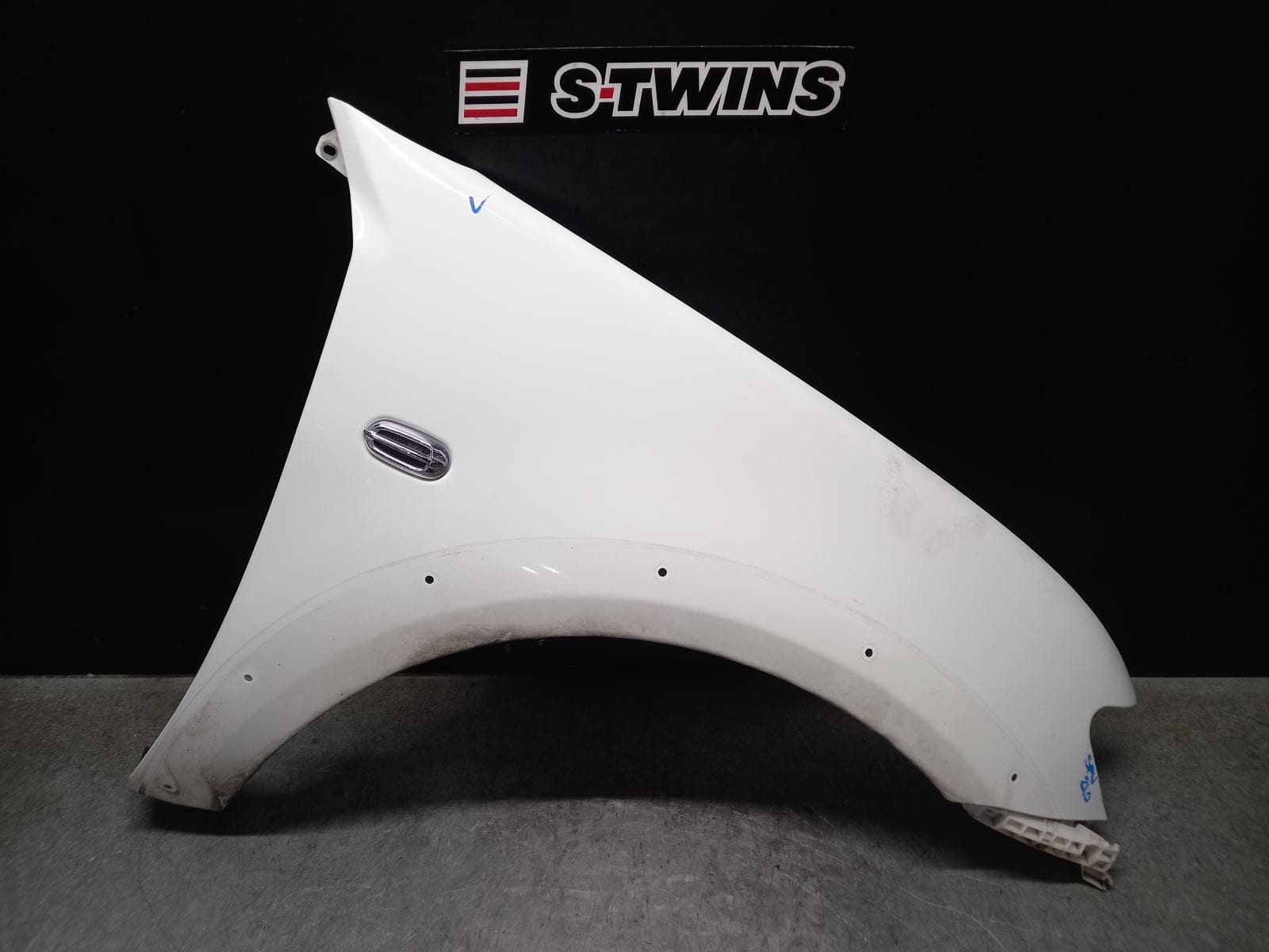 Used auto part listing image: 2015 MITSUBISHI TRITON RIGHT GUARD ML-MN, FLARED, NON SNORKEL TYPE, 07/06-04/15 0000363599