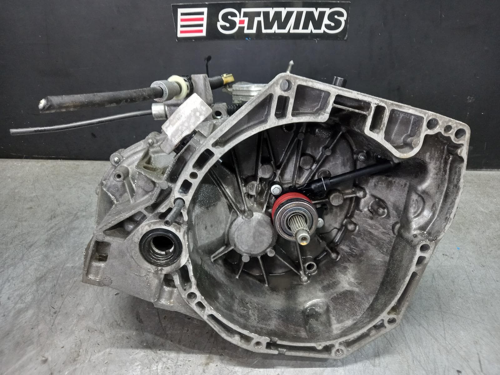 Used auto part listing image: 2015 NISSAN JUKE TRANS GEARBOX MANUAL, FWD, PETROL, 1.2, HRDDT, TURBO, F15, 01/15-12/19 0000386566