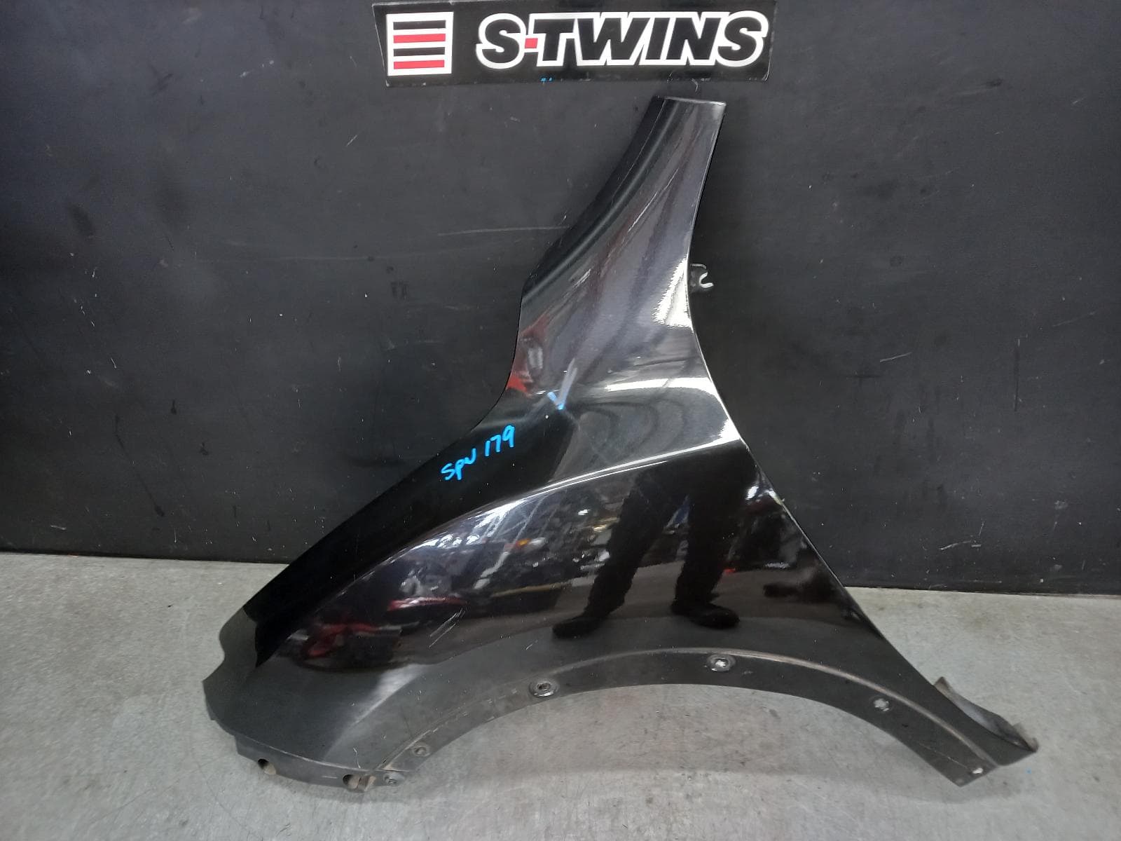 Used auto part listing image: 2015 NISSAN JUKE LEFT GUARD F15, 01/15-12/19 0000387561