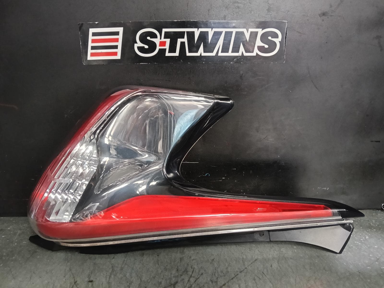 Used auto part listing image: 2015 NISSAN JUKE LEFT TAILLIGHT F15, LED, CLEAR TYPE, 01/15-12/19 0000387566