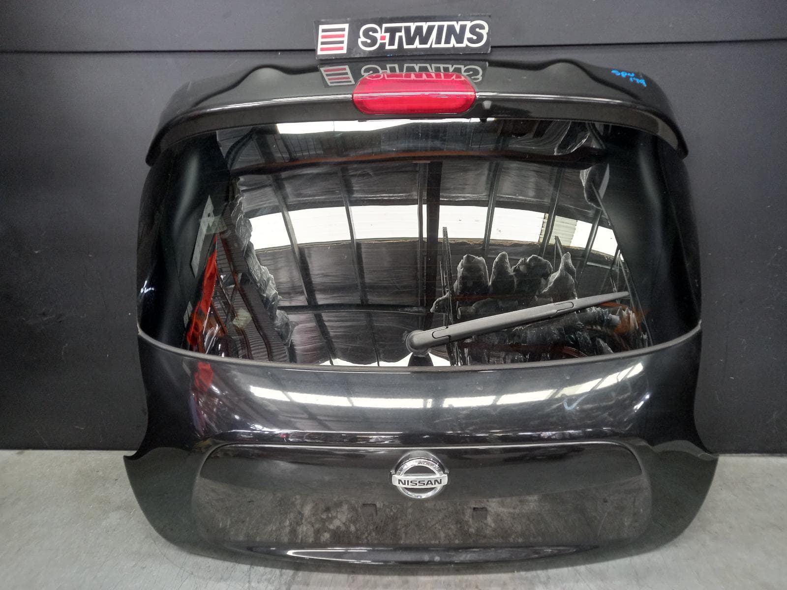 Used auto part listing image: 2015 NISSAN JUKE BOOTLID TAILGATE F15, ST, NON SPOILER, NON CAMERA TYPE, 06/10-12/19 0000386975