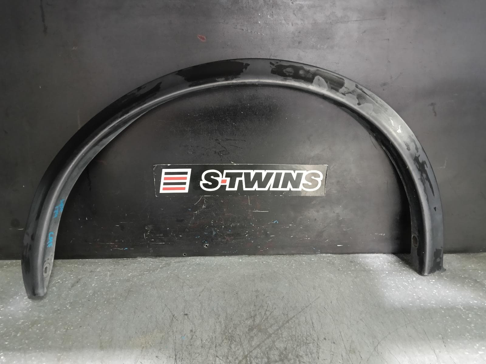 Used auto part listing image: 2015 NISSAN JUKE WHEEL ARCH FLARE LH FRONT, F15, 06/10-12/19 0000387567