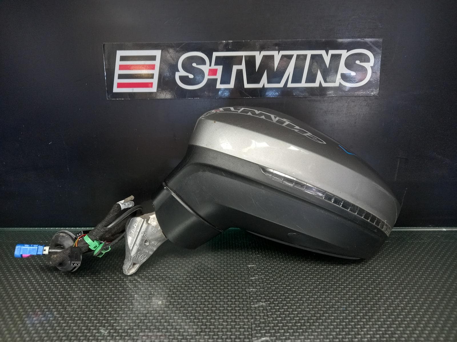 Used auto part listing image: 2016 VOLKSWAGEN TIGUAN LEFT DOOR MIRROR 5NA, POWER FOLD, W/ LANE CHANGE ASSIST & CAMERA TYPE (6YD/KA6/79D), 06/16-05/21 0000360536