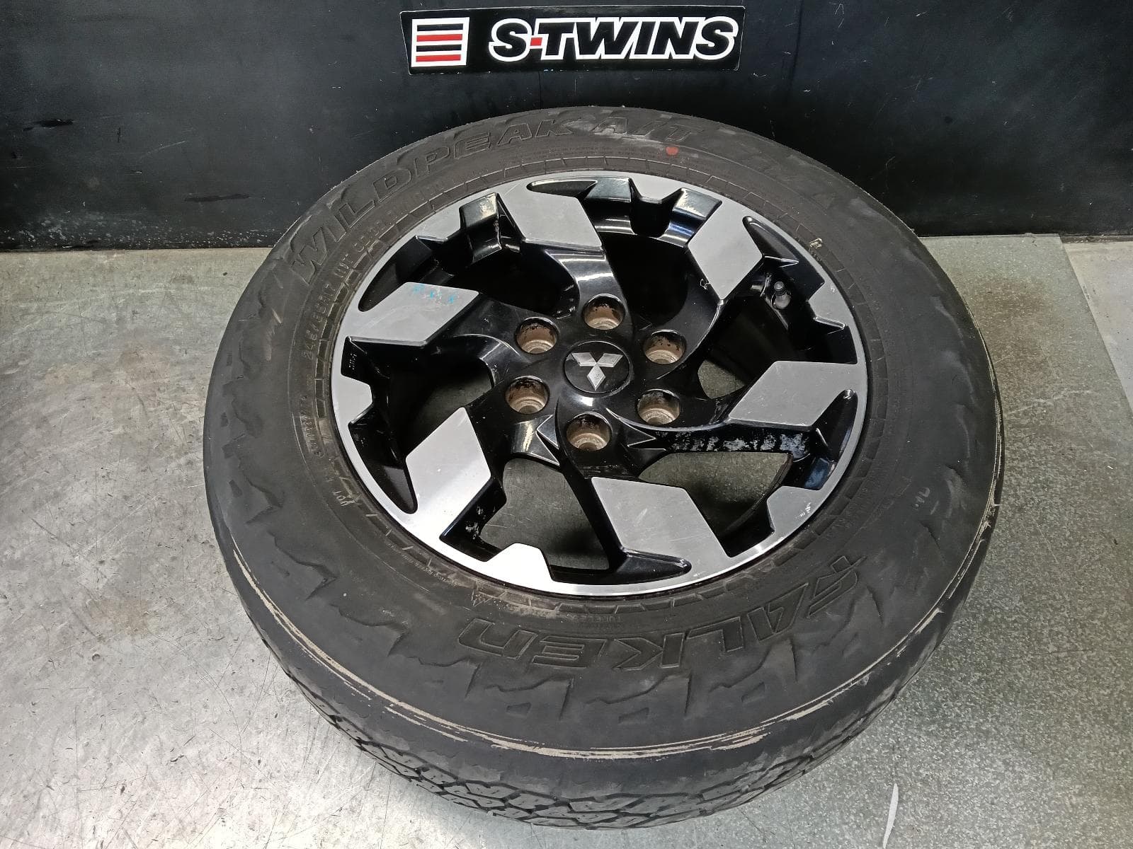 Used auto part listing image: 2016 MITSUBISHI TRITON WHEEL MAG FACTORY, 17X7.5IN, MQ-MR, 03/15-10/23 0000395702
